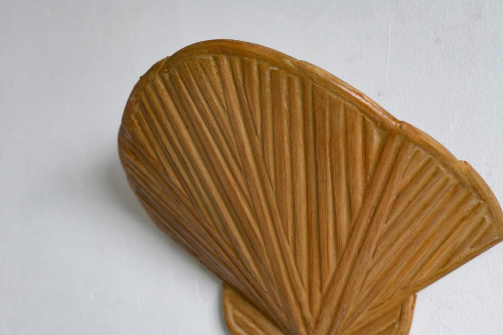 Clam Shell Pencil Reed Mid-Century Modern Wall Lamp 3
