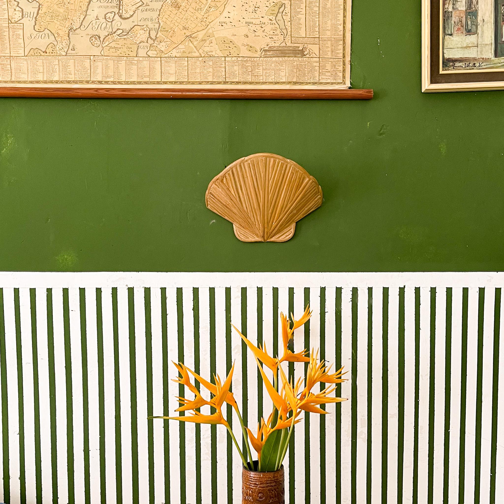 Unknown Clam Shell Pencil Reed Mid-Century Modern Wall Lamp For Sale