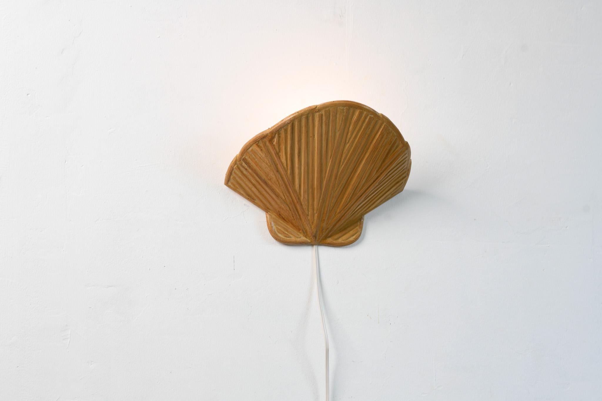 Rattan Clam Shell Pencil Reed Mid-Century Modern Wall Lamp