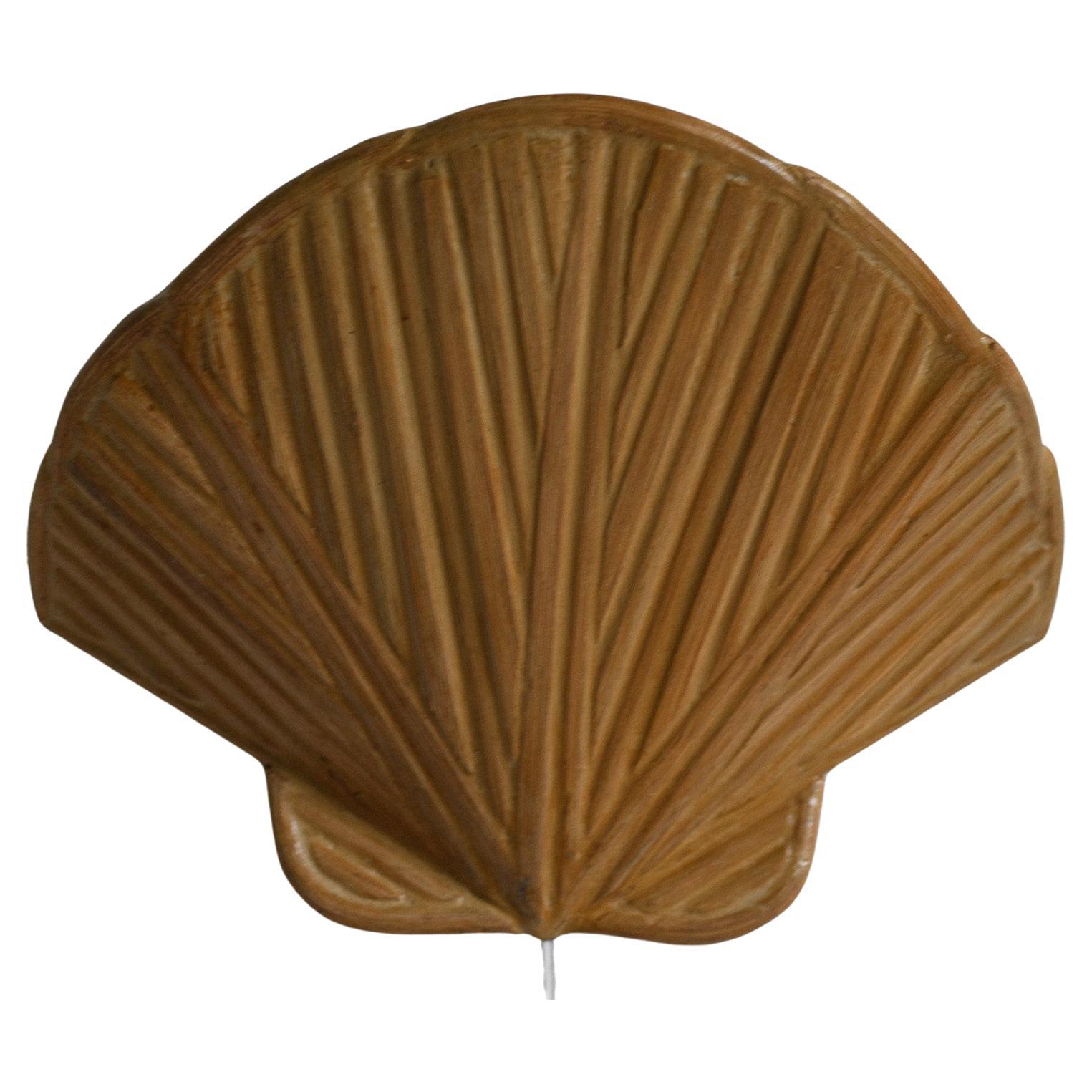 Clam Shell Pencil Reed Mid-Century Modern Wall Lamp