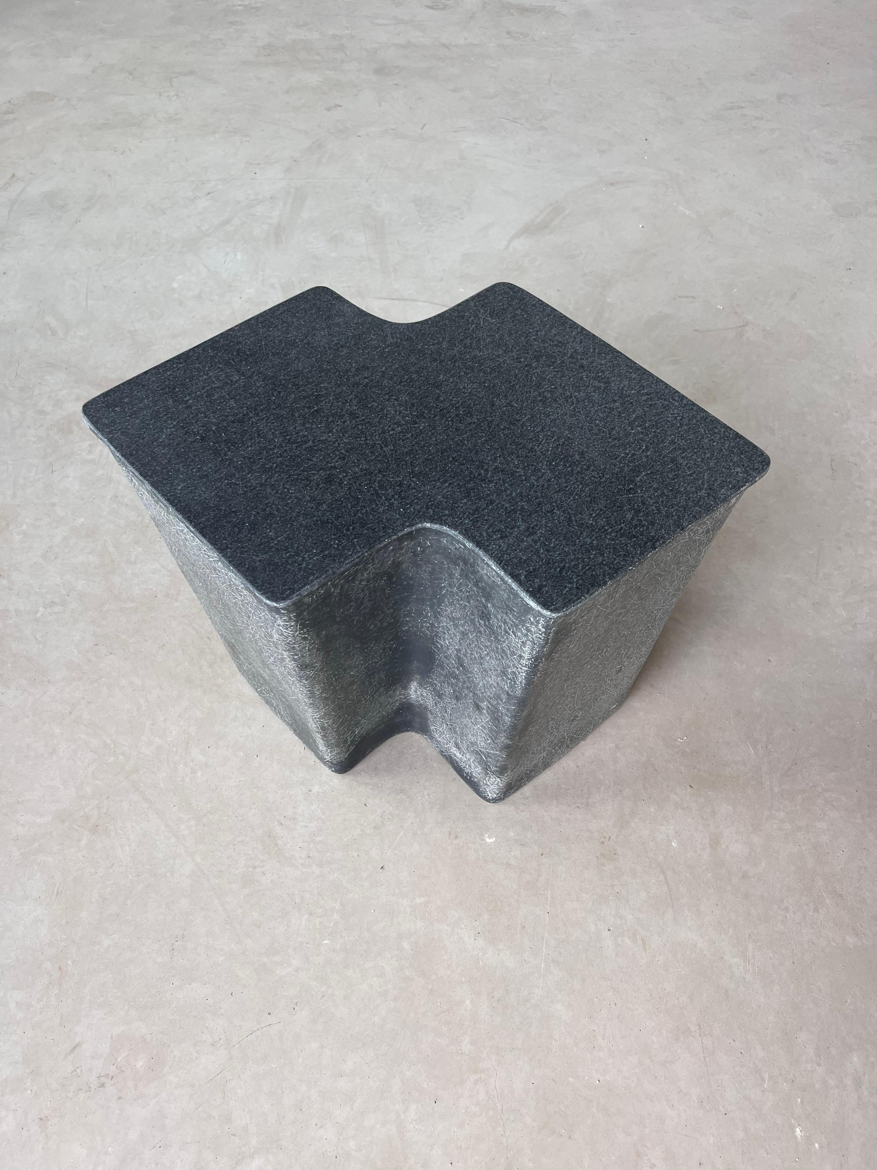 Clam Small Side Table in Eclipse, handcrafted by VAVA Objects In New Condition For Sale In Saltsjöbaden, SE