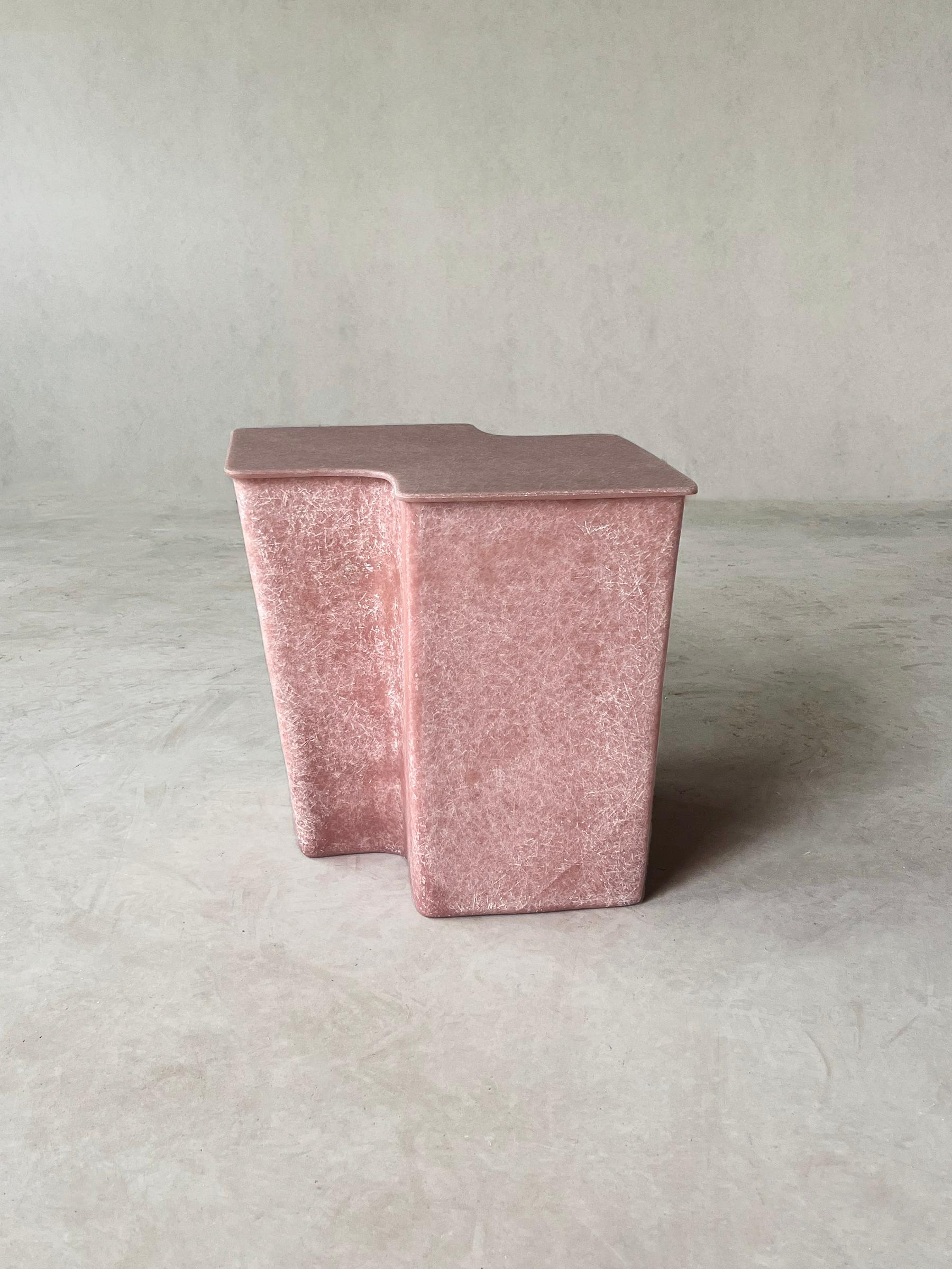 Brutalist Clam Small Side Table in Coral, handcrafted by VAVA Objects For Sale