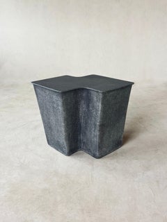 Petite table d'appoint Eclipse, fabriquée à la main par VAVA Objects