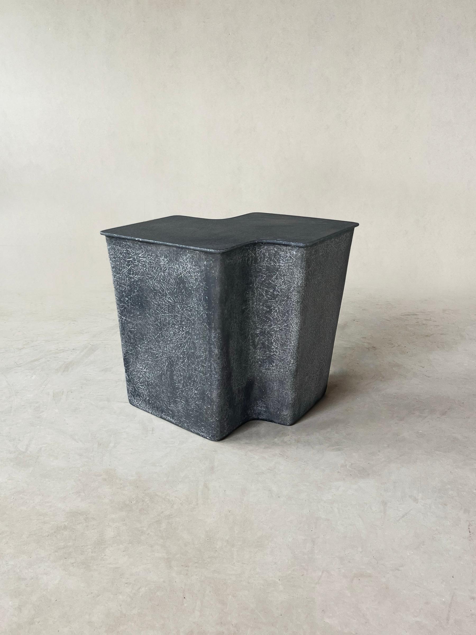 Brutalist Clam Small Side Table in Eclipse, handcrafted by VAVA Objects For Sale