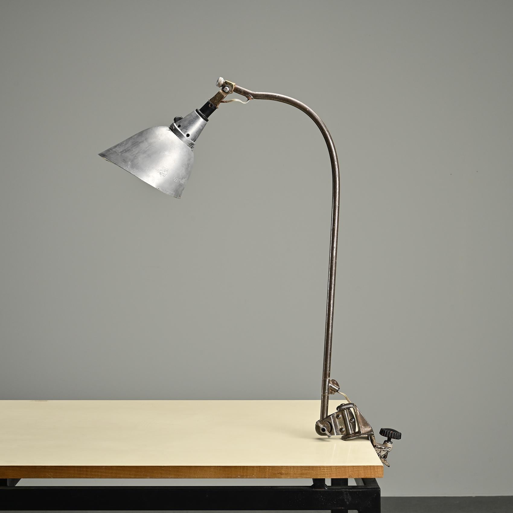 Mid-Century Modern Clamp lamp Typ 113, Midgard circa 1930 For Sale