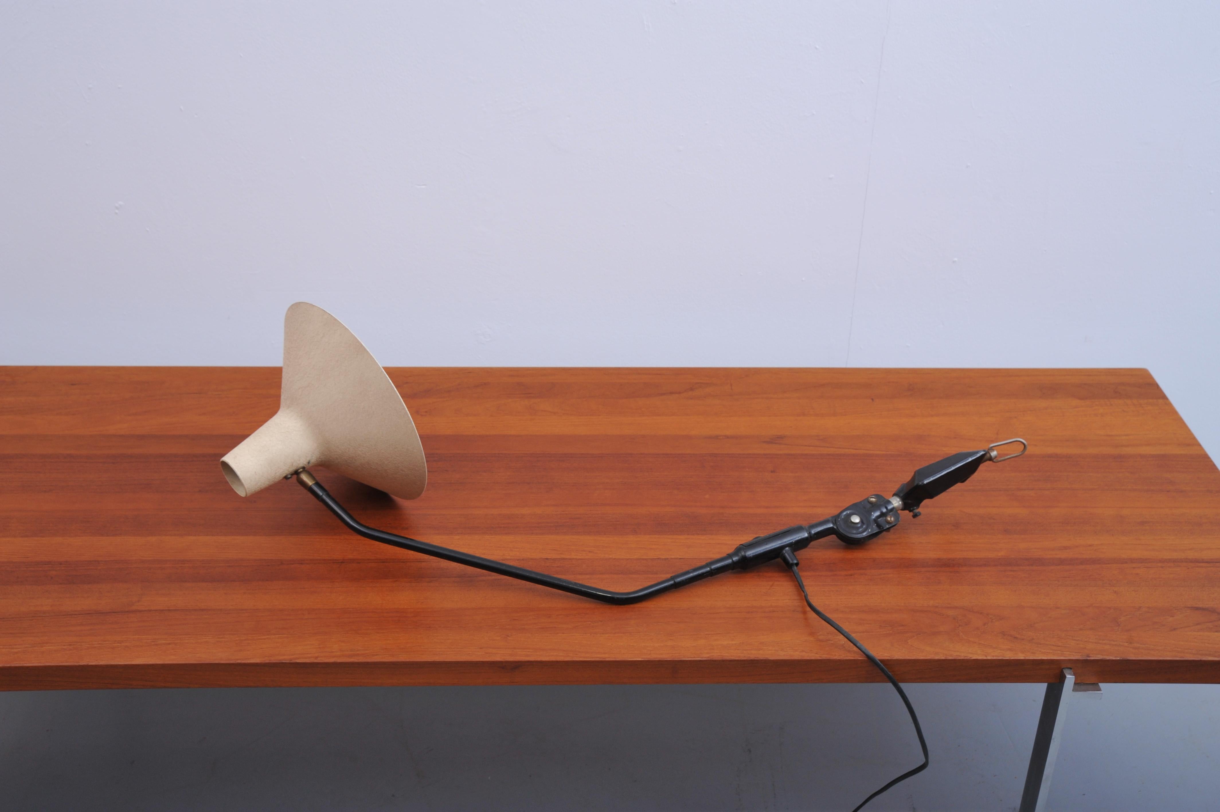 Mid-Century Modern Clamp Lamp with Black Arm & Beige Crackle Shade (1950s) For Sale