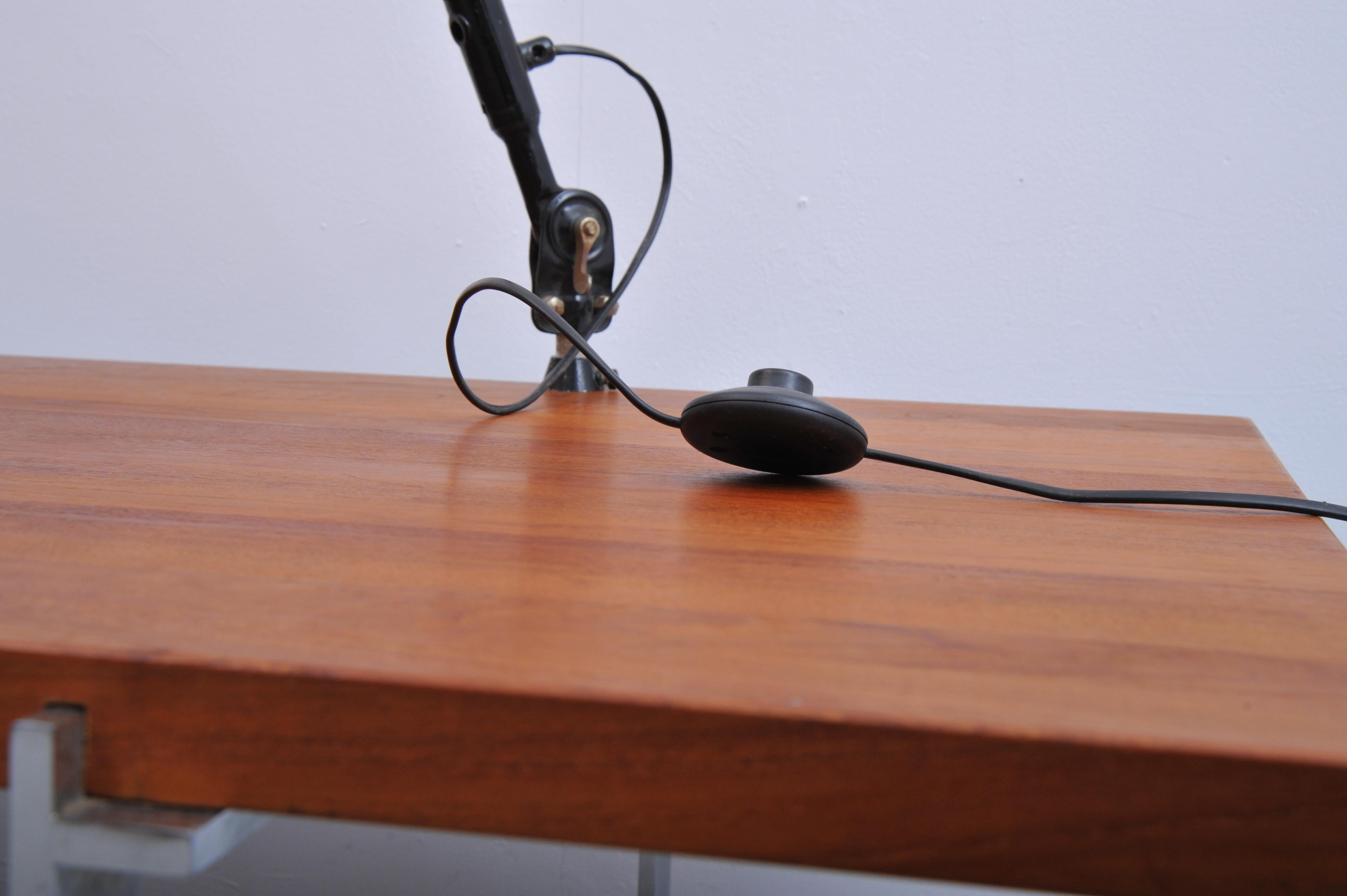 Mid-20th Century Clamp Lamp with Black Arm & Beige Crackle Shade (1950s) For Sale