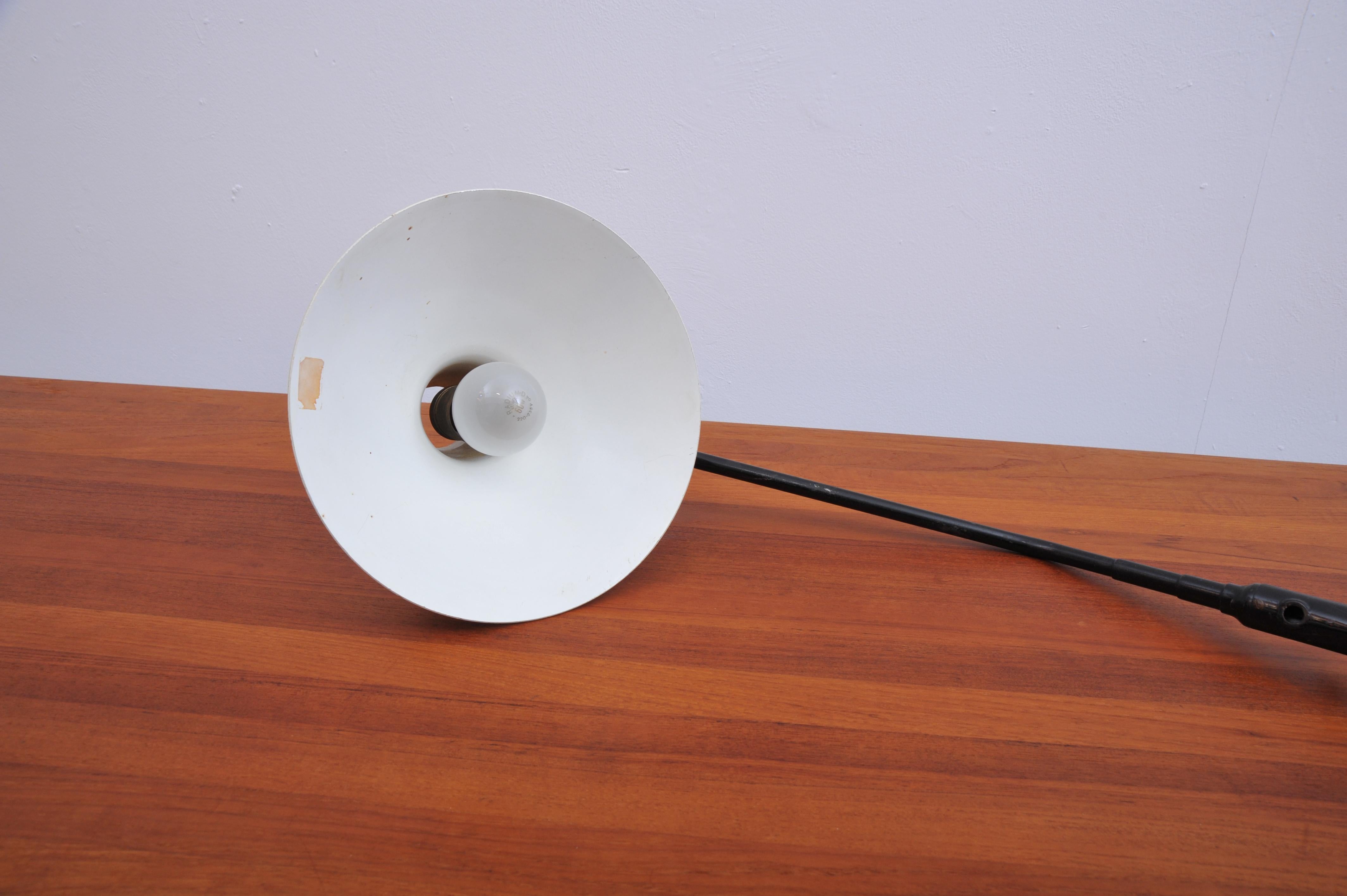 Metal Clamp Lamp with Black Arm & Beige Crackle Shade (1950s) For Sale