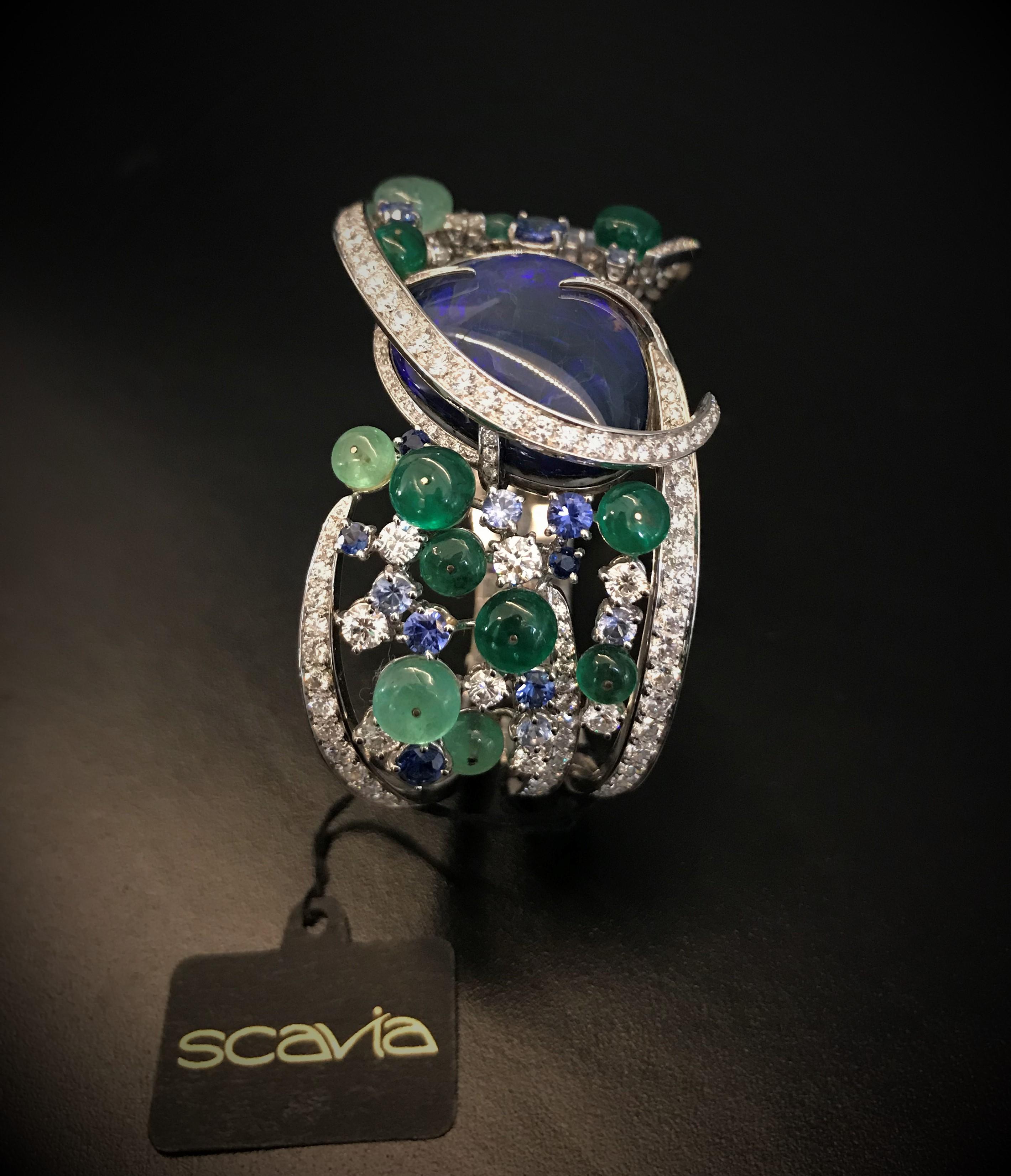 Clamper Bracelet Drop Cabochon Cut Iridescent Blue Opal Emeralds Beads In New Condition For Sale In Milan, IT