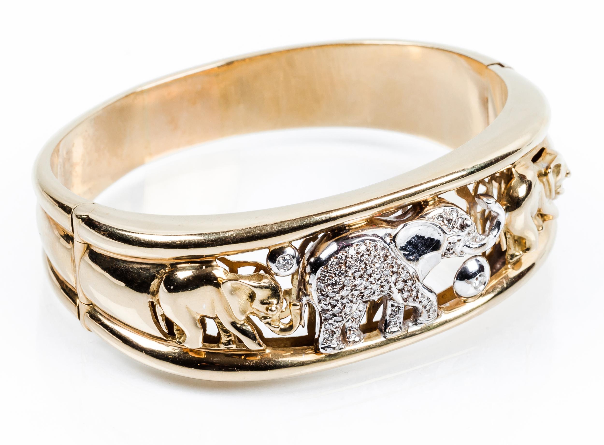 Clampler 18k gold three elephants with  pavé of diamonds bracelet 
2 diamonds total 0.08ct
58 diamonds total 52ct 
color H- clarity VS
Measure  60mm / 2.36in.
Weight 67,5gr.

READY TO SHIP
*Shipment of this piece is not affected by COVID-19. Orders