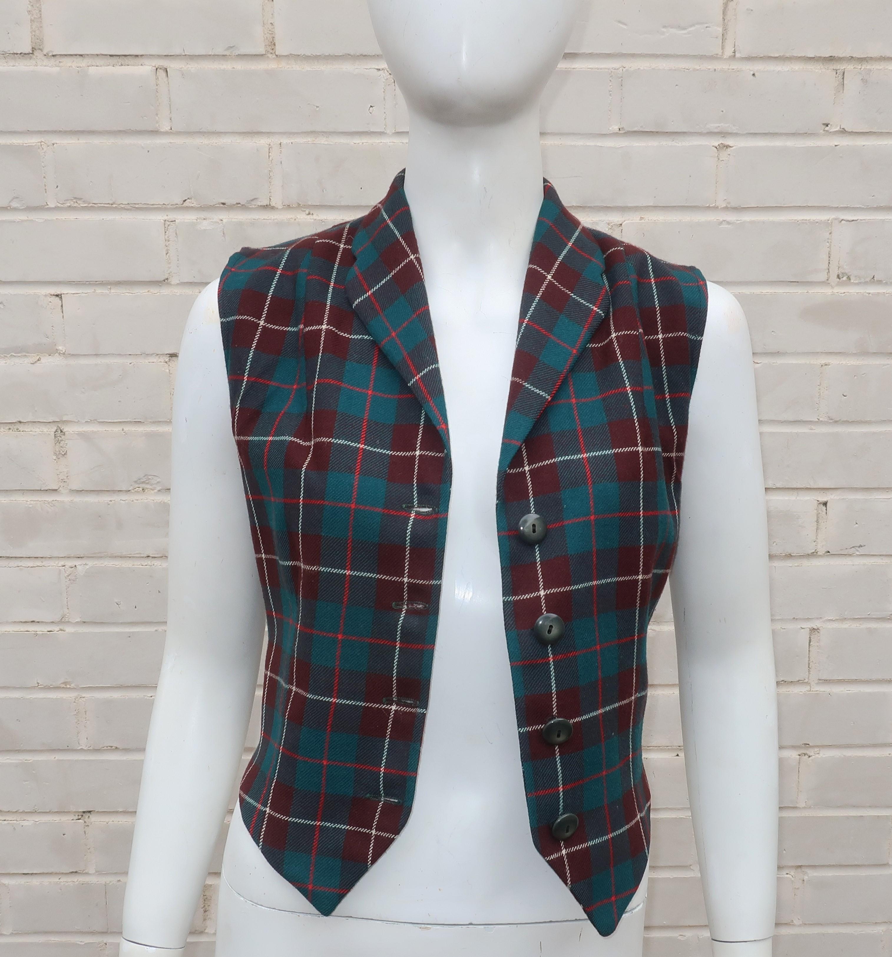 Clans of Scotland Wool Plaid Vest & Kilt Dress, 1950's In Good Condition In Atlanta, GA