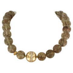 Claps with diamonds on a rock crystal rutile inclusions bead necklace 18k gold