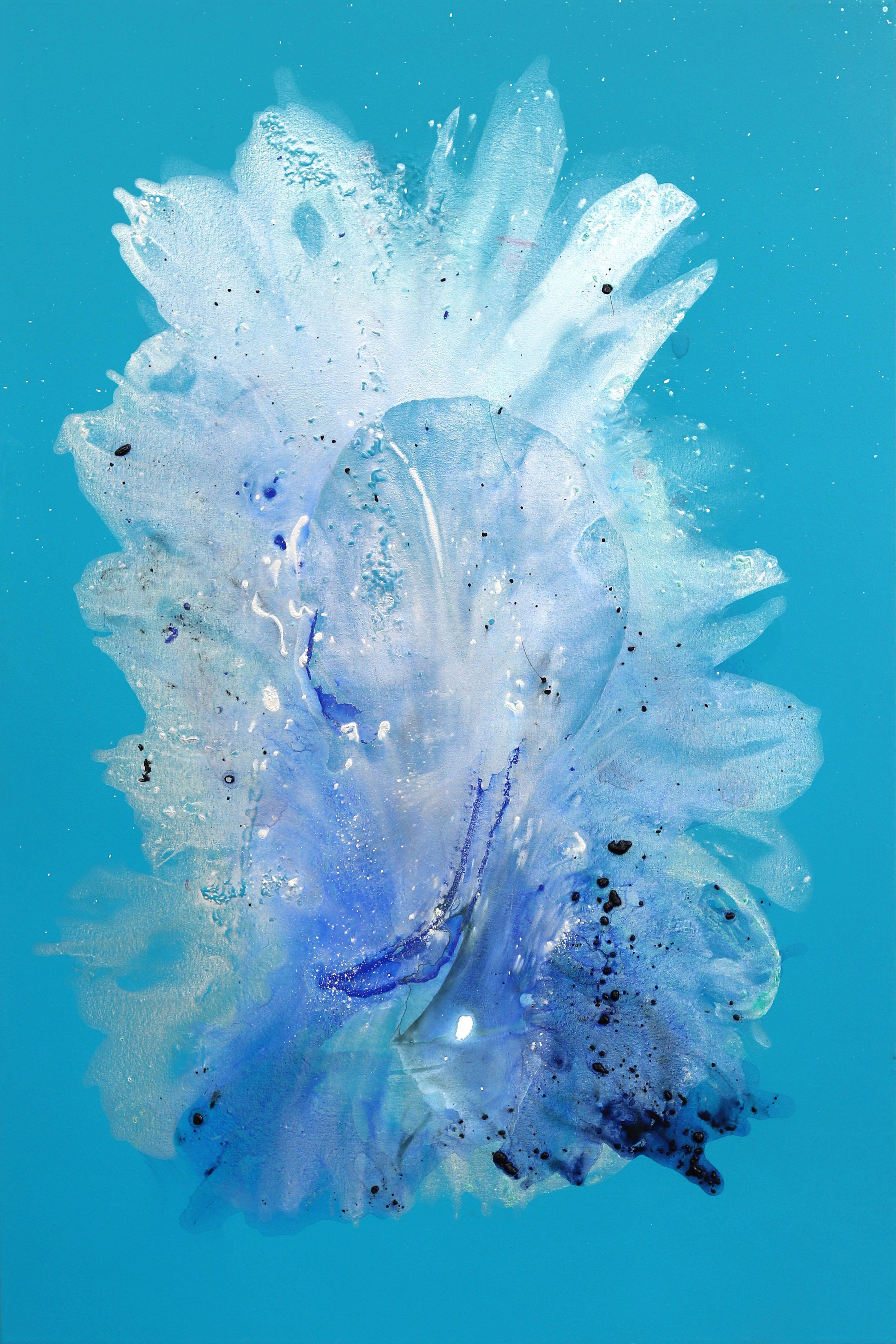 Les peintures acryliques et mixtes de Clara Berta mélangent les textures et les couleurs pour créer de l'harmonie, du mystère et de la profondeur sur la surface peinte. Ses peintures transforment les espaces en environnements zen où l'on peut