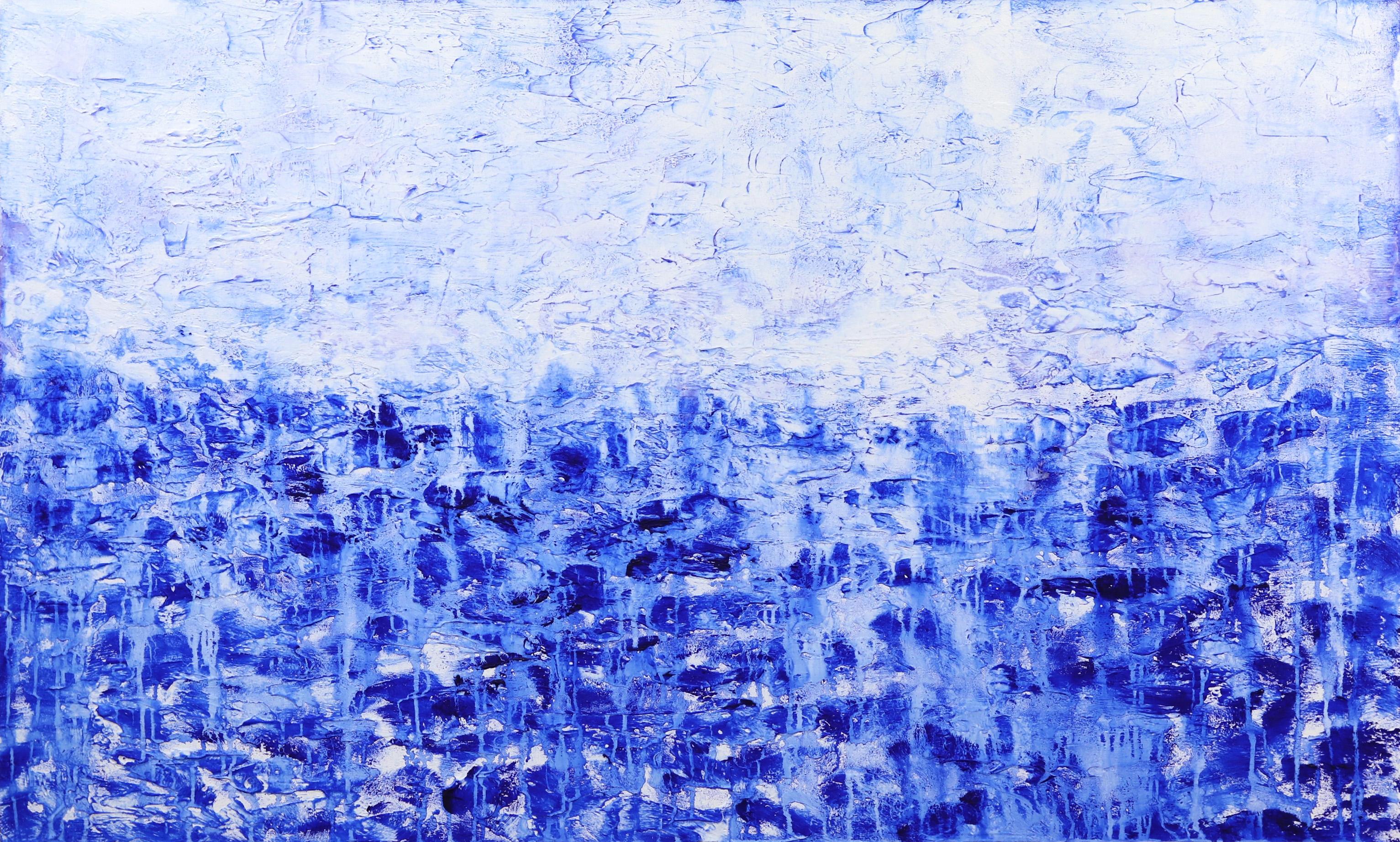 Grande peinture abstraite d'un paysage océanique, bleu et blanc texturé - Mixed Media Art de Clara Berta