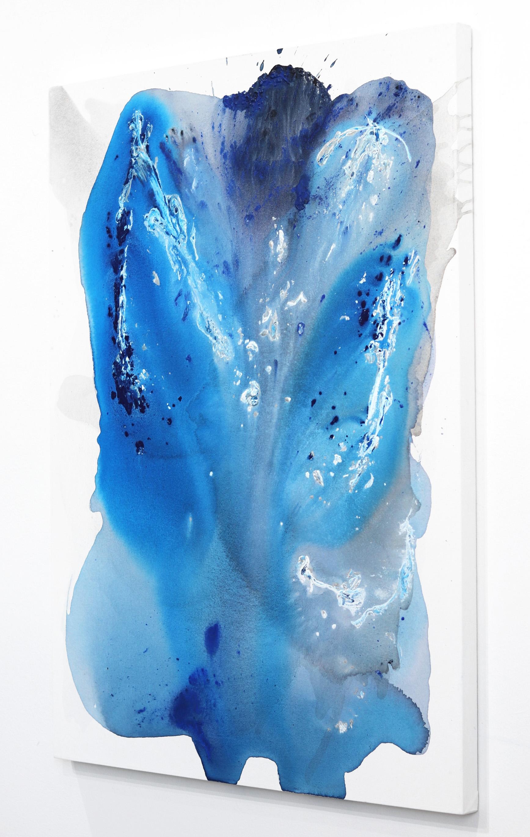 Rhapsody en bleu  - Grande peinture abstraite minimaliste bleue et blanche texturée - Bleu Abstract Painting par Clara Berta