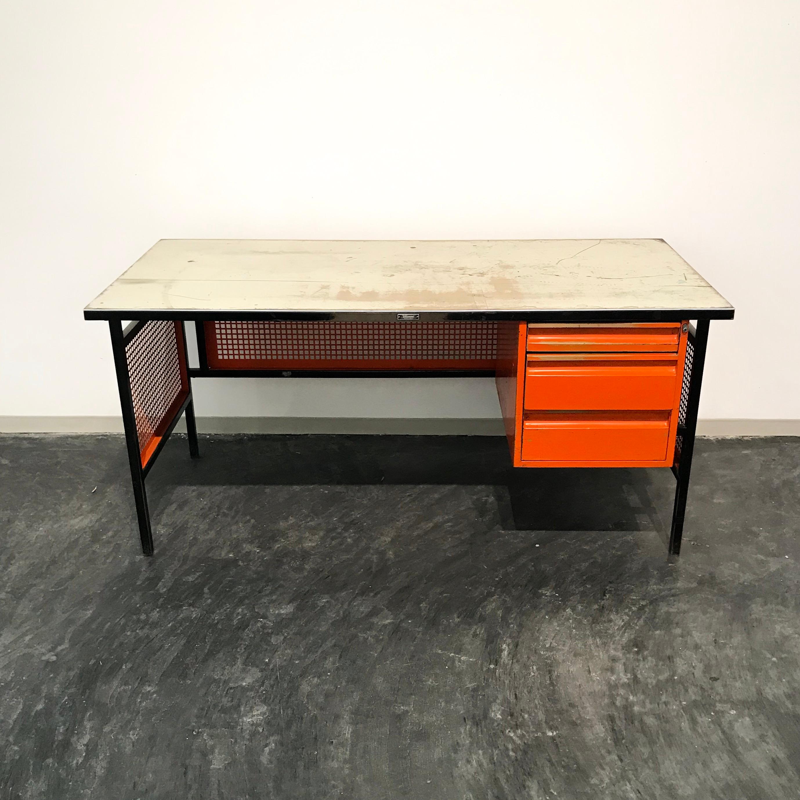 Clara Porset desk.