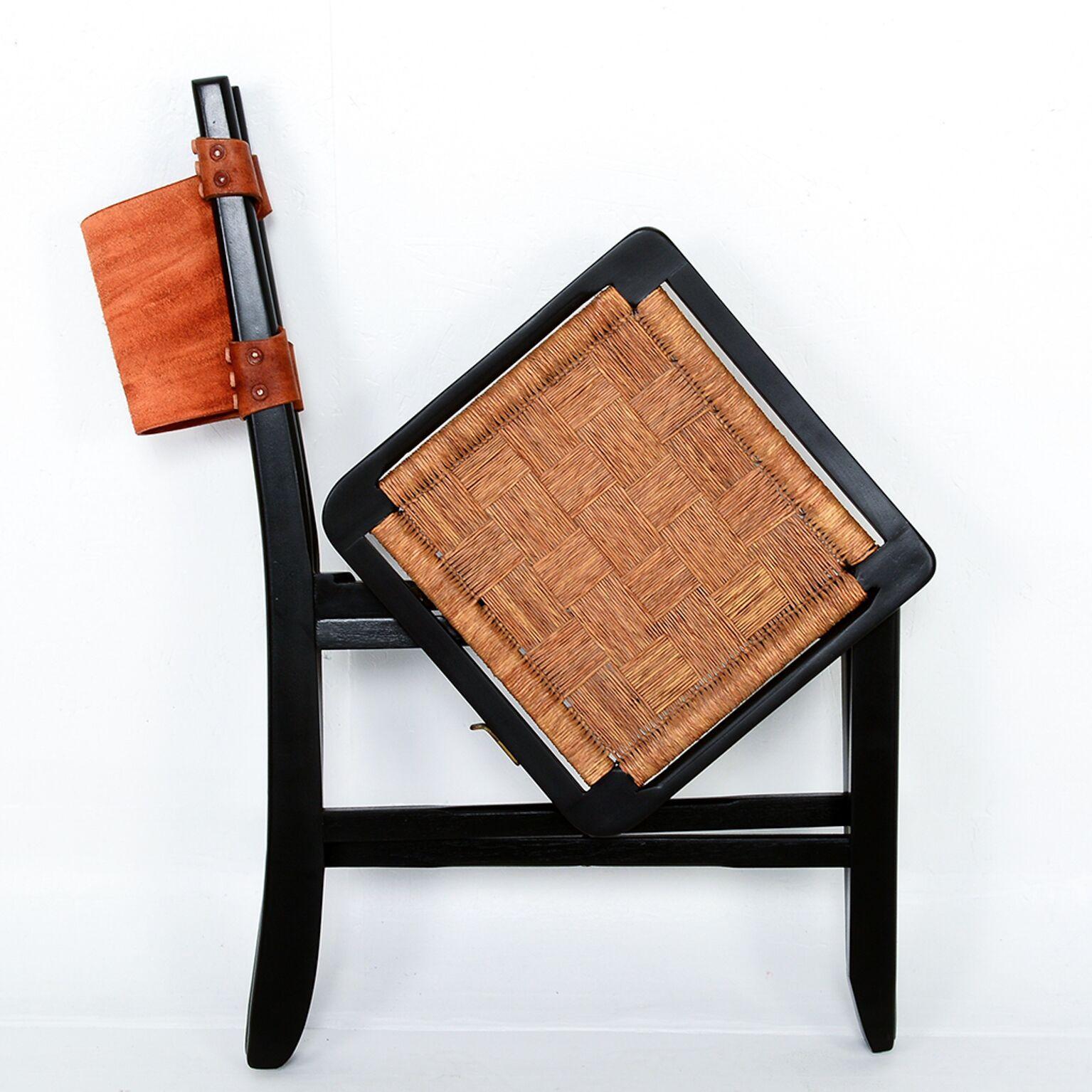 Mid-Century Modern Chaises pliantes mexicaines des années 1950 en cuir et canne attribuées Clara Porset en vente