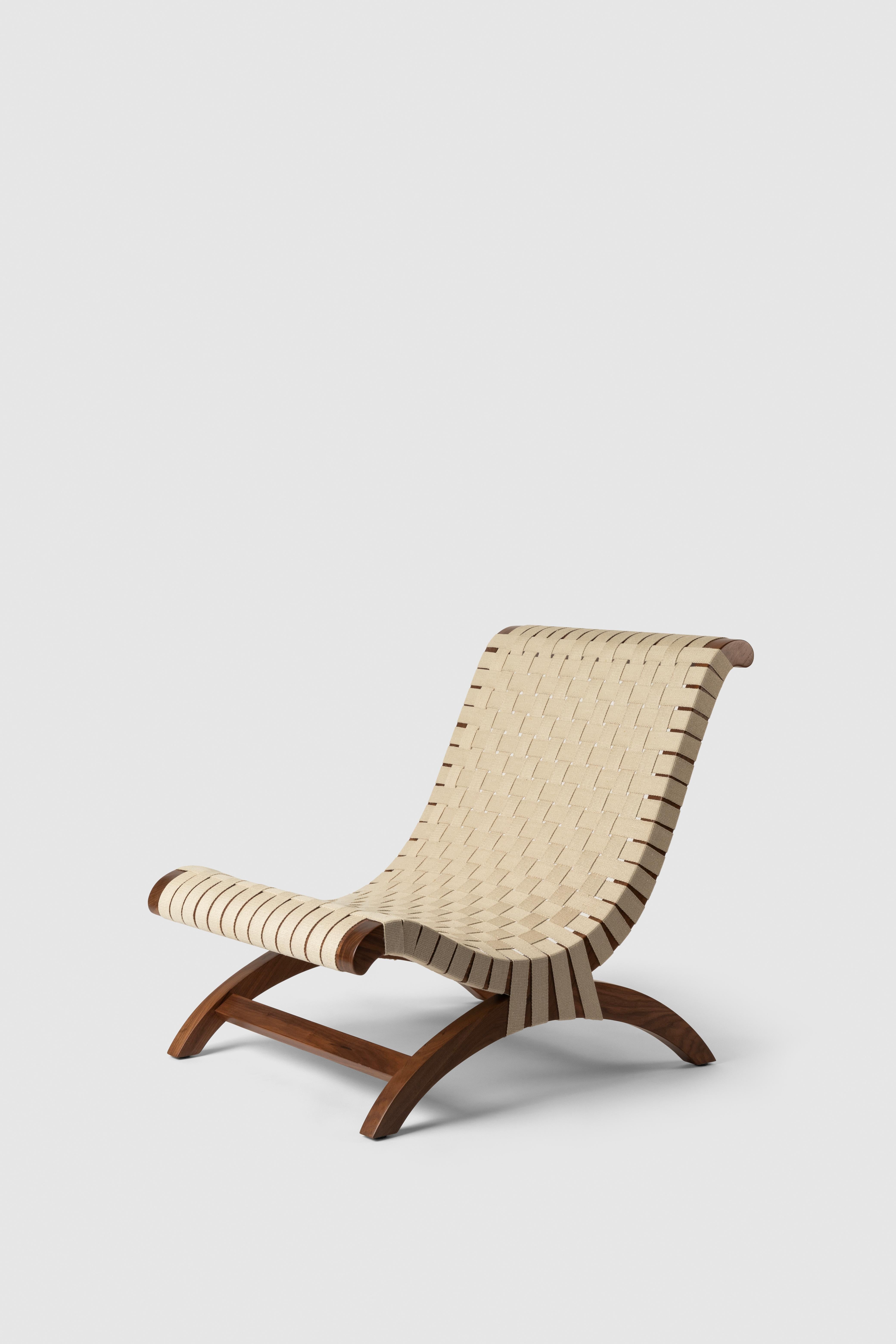 Clara Porset's Mexican Walnut & Hemp Butaque Chair, lizenzierte Neuauflage von Luteca (Moderne der Mitte des Jahrhunderts) im Angebot