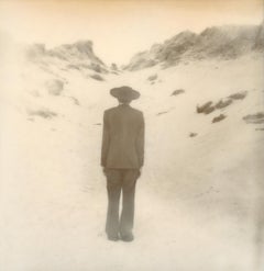 Mystery Man - Zeitgenössisch, Polaroid, Fotografie, figürlich, Porträt