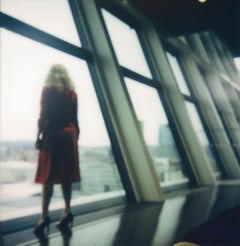 Solitude - Contemporain, Polaroid, Femme, 21ème siècle