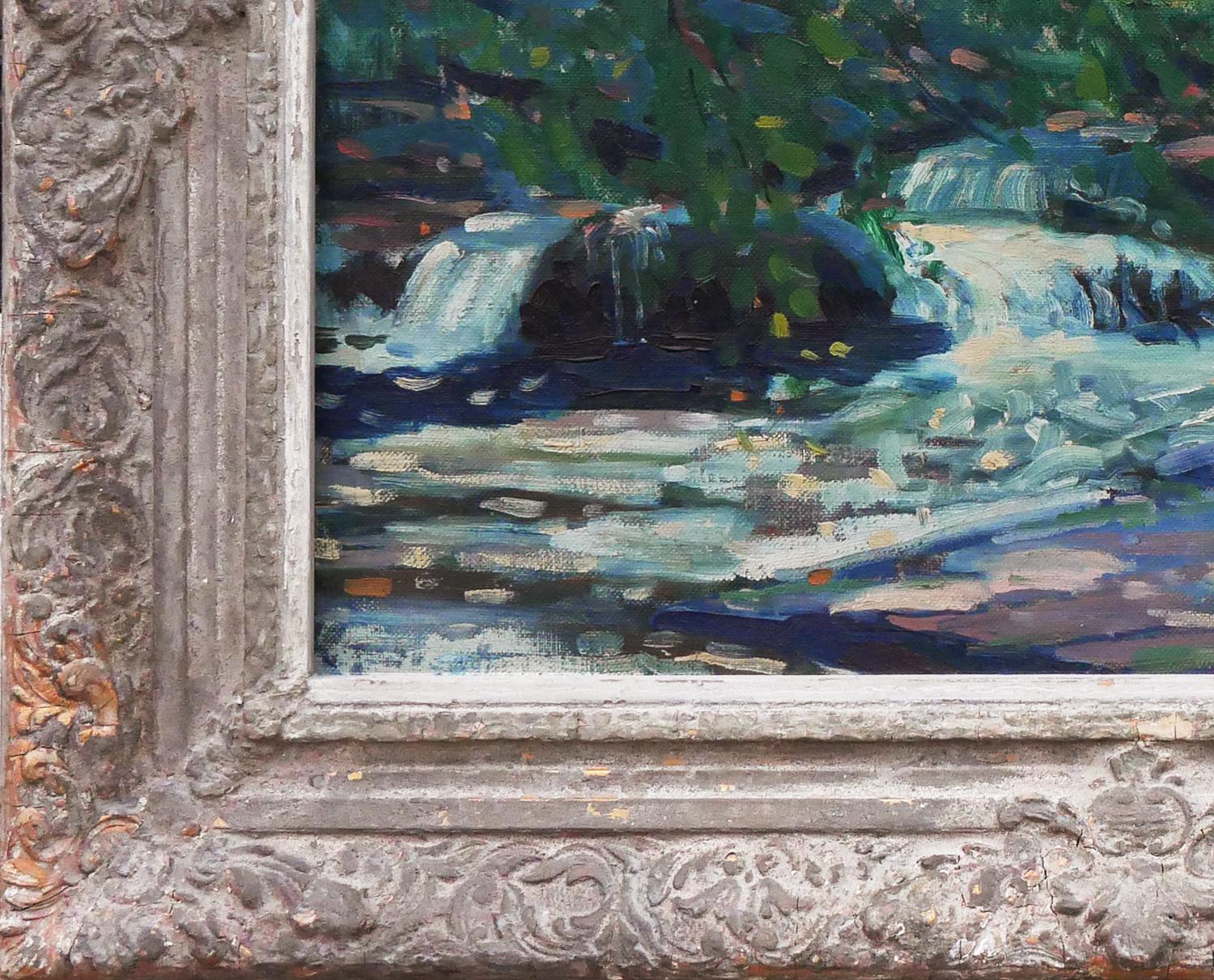 Paisaje acuático abstracto impresionista verde y azul del artista Clarence Bolton. La pieza representa un arroyo de agua clara y corriente. La pieza está firmada por el artista en la parte inferior derecha. Enmarcado en un marco bellamente