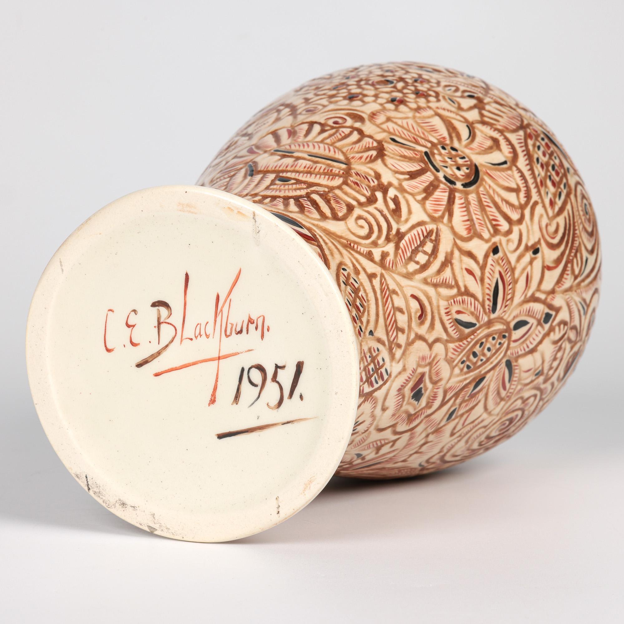 Vaso in ceramica d'arte modellata floreale di metà secolo Clarence E Blackburn in vendita 2