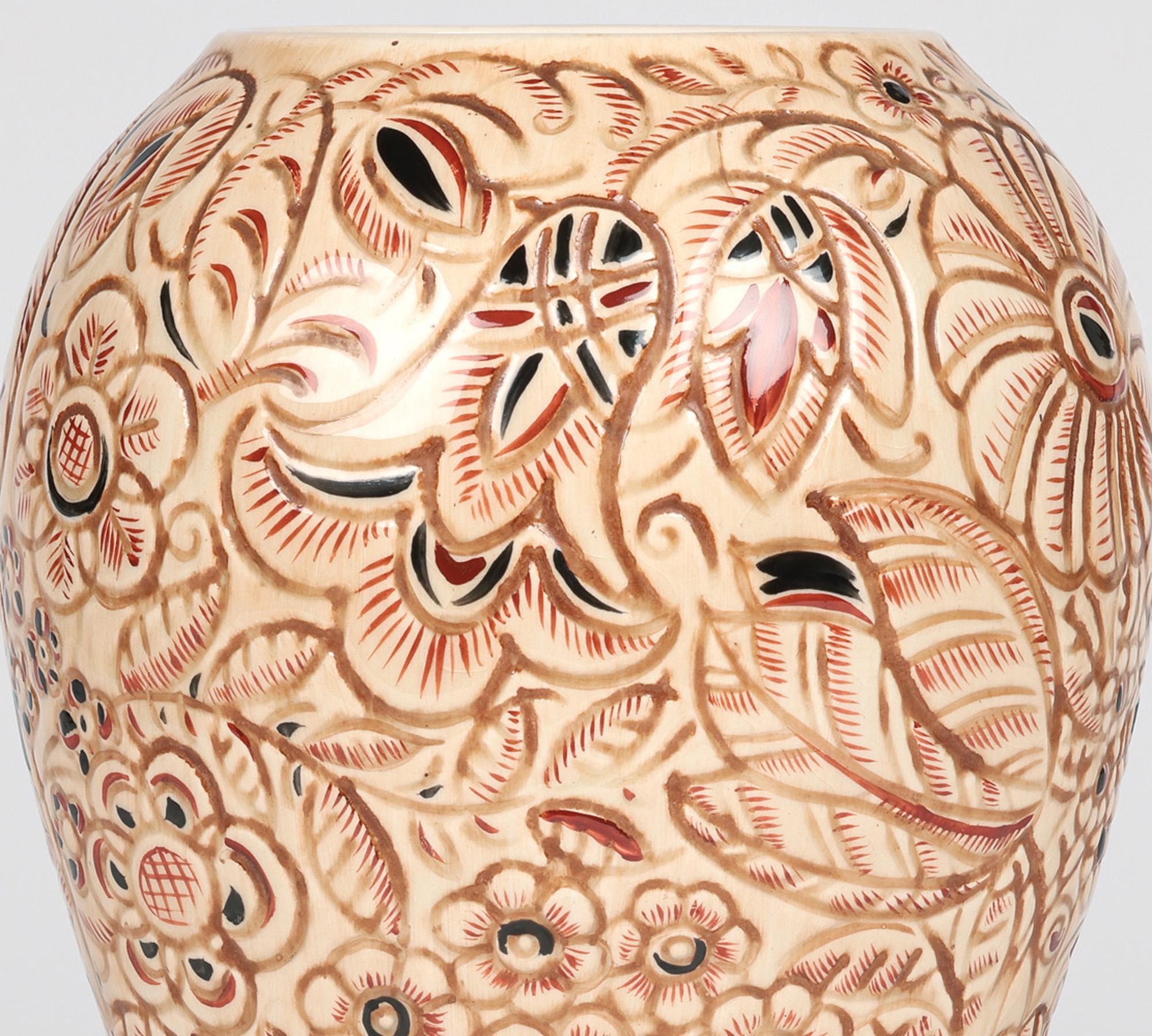 Vaso in ceramica d'arte modellata floreale di metà secolo Clarence E Blackburn in vendita 3