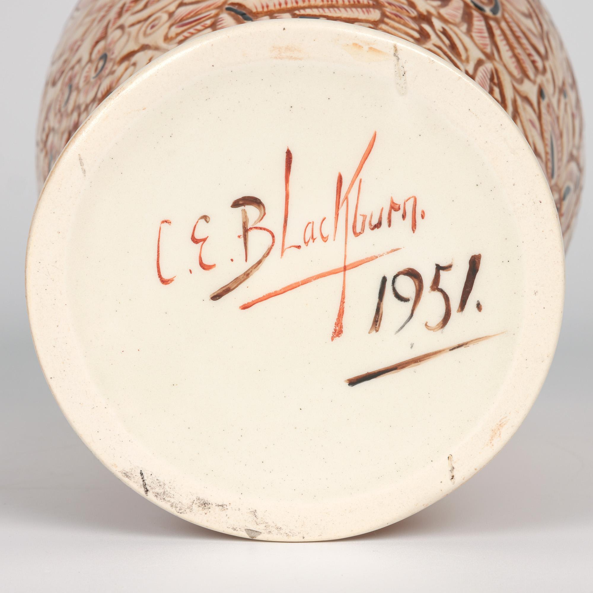 Vaso in ceramica d'arte modellata floreale di metà secolo Clarence E Blackburn in vendita 5