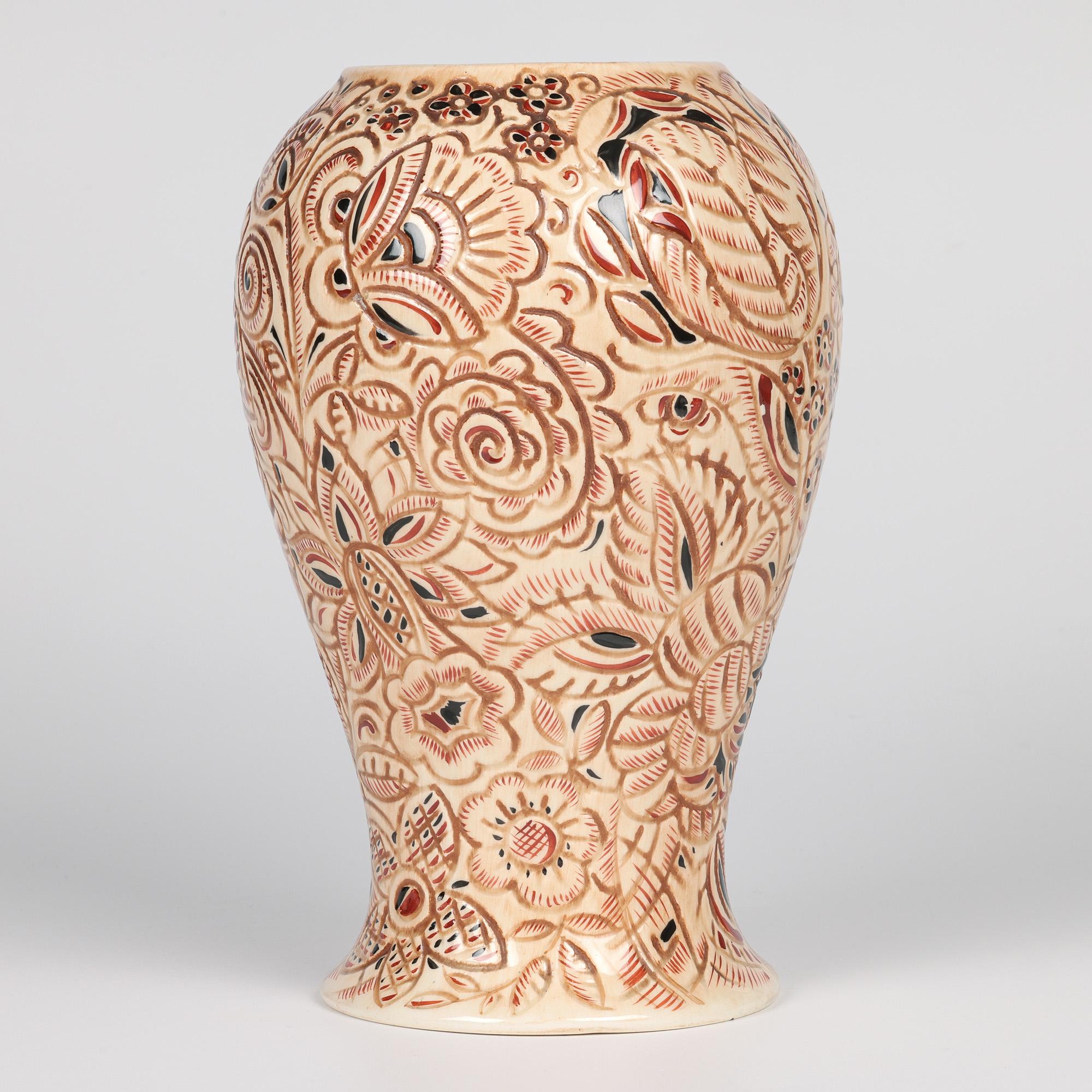 Vaso in ceramica d'arte modellata floreale di metà secolo Clarence E Blackburn in vendita 1