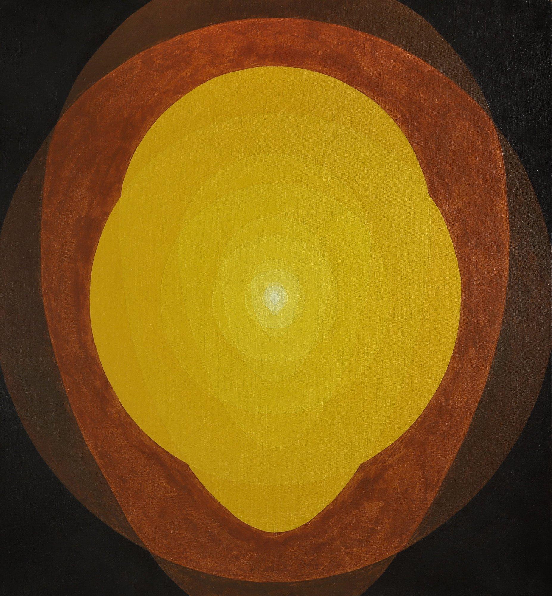Großes gelbes Mandala aus der Jahrhundertmitte, eiförmige abstrakte Malerei – Painting von Clarence Holbrook Carter