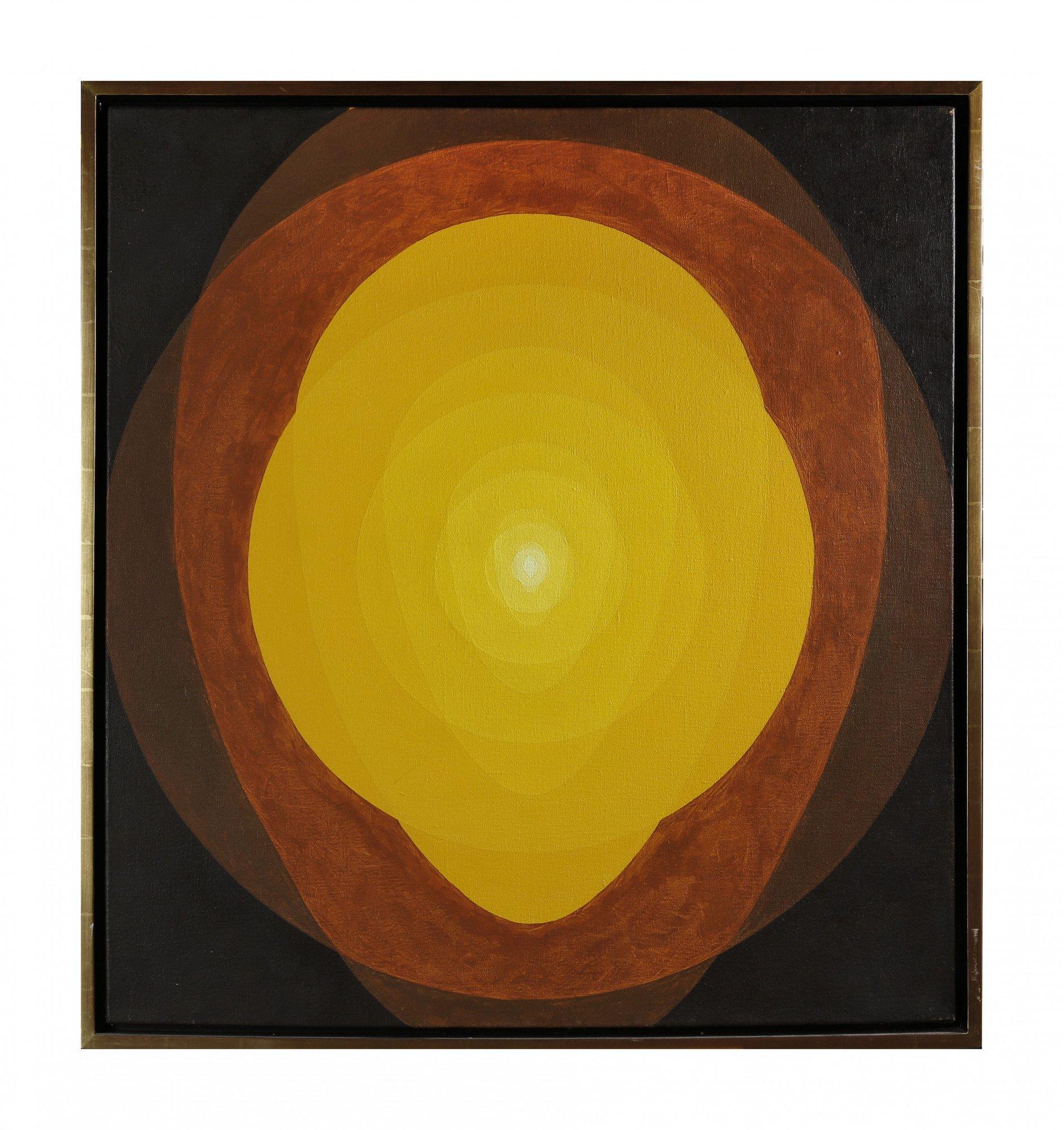 Clarence Holbrook Carter Figurative Painting – Großes gelbes Mandala aus der Jahrhundertmitte, eiförmige abstrakte Malerei