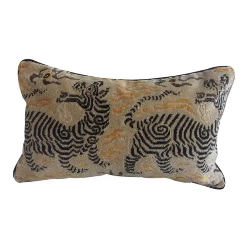 Cuscino Clarence House in velluto con drago del Tibet