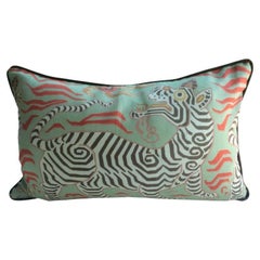 Cuscino in piuma d'oca Clarence House "Tibet Dragon" Celadon