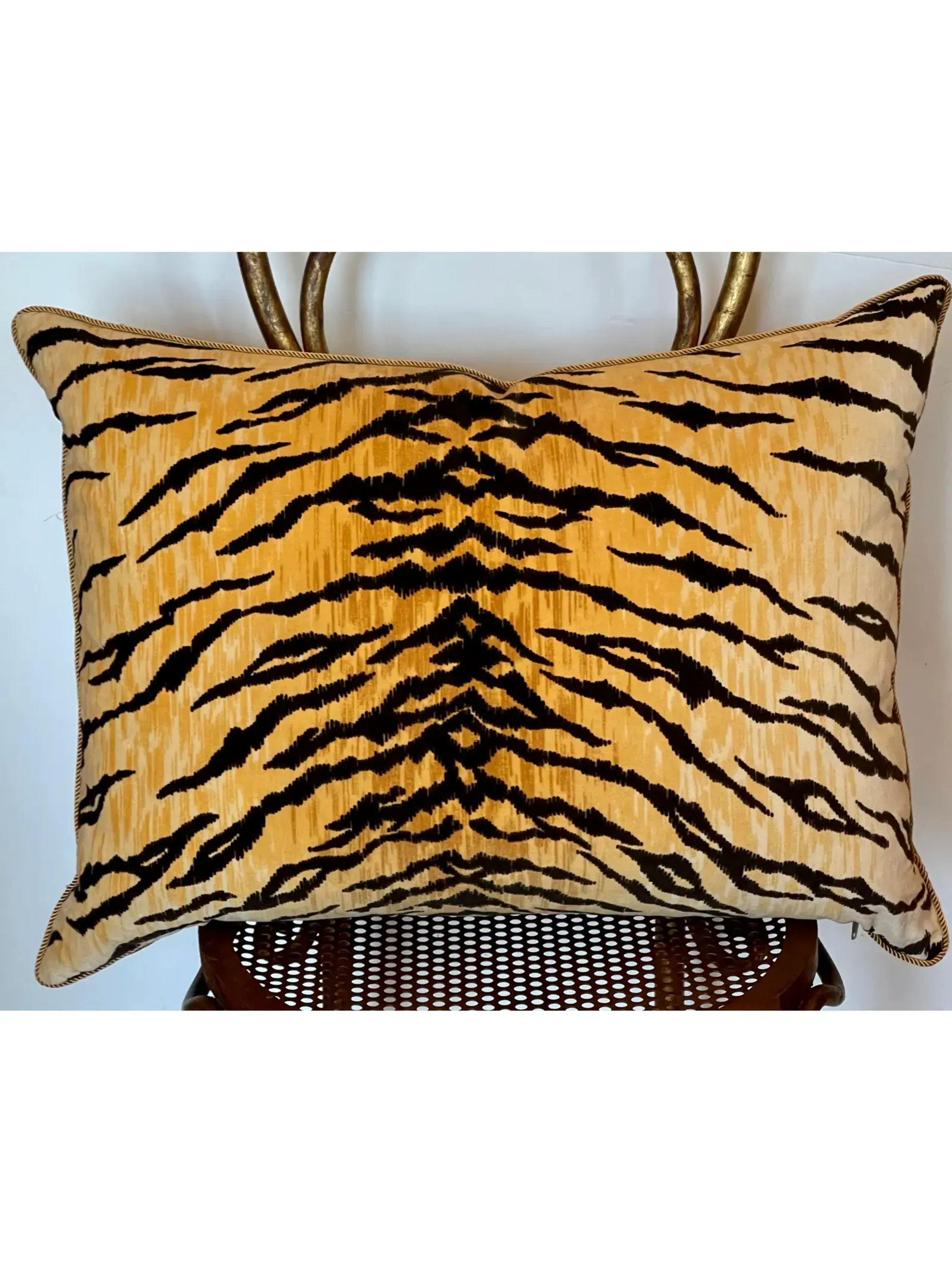 Clarence house tiger silk velvet down feather pillow.

Additional information:
Materials: Feather, silk, velvet
Color: Orange
Brand: Clarence House
Designer: Clarence House
Period: 2010s
Styles: French
Pattern: Animal Print
Item Type: