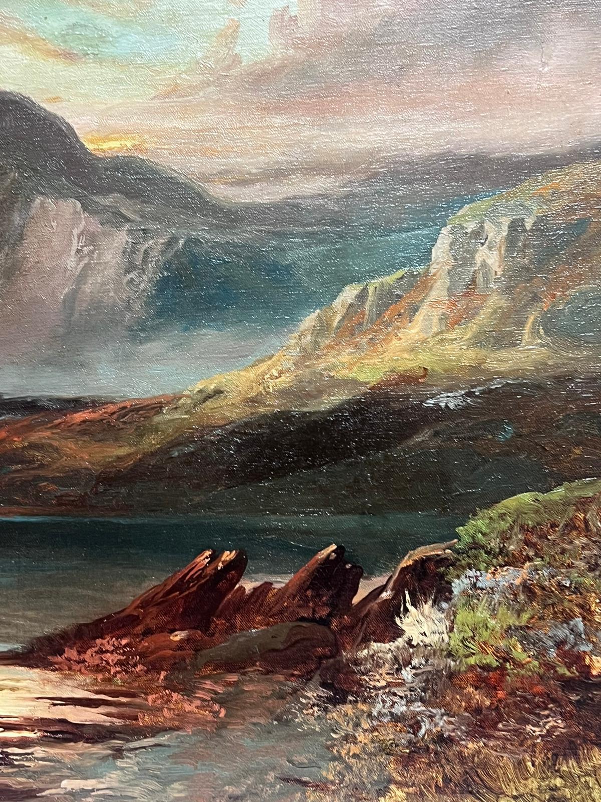 Enorme óleo escocés victoriano Paisaje de las Highlands Loch con ciervos Puesta de sol - Landscape Painting Negro de Clarence Roe
