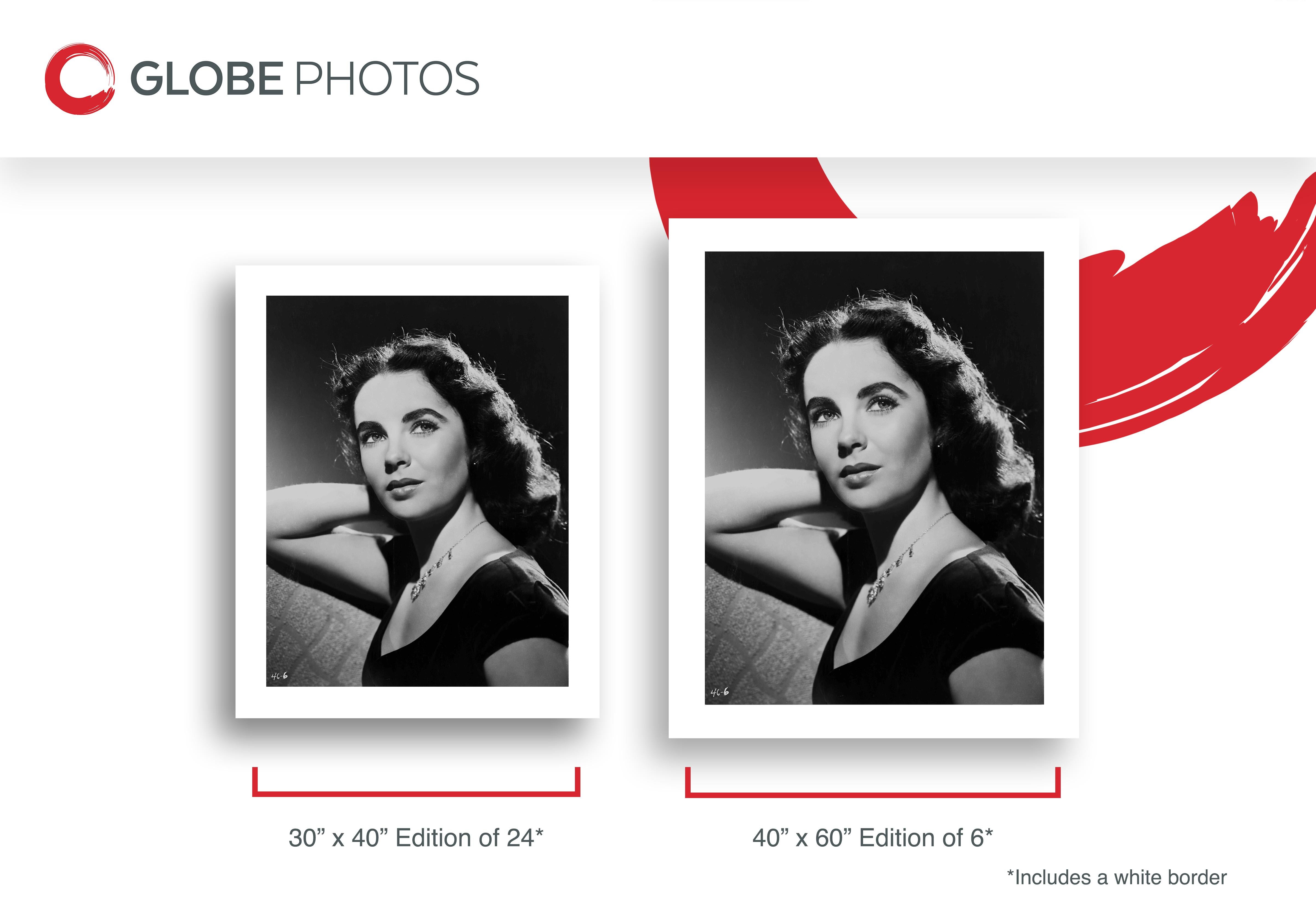 Elizabeth Taylor Elegancia clásica - Portrait Photograph Negro de Clarence Sinclair Bull