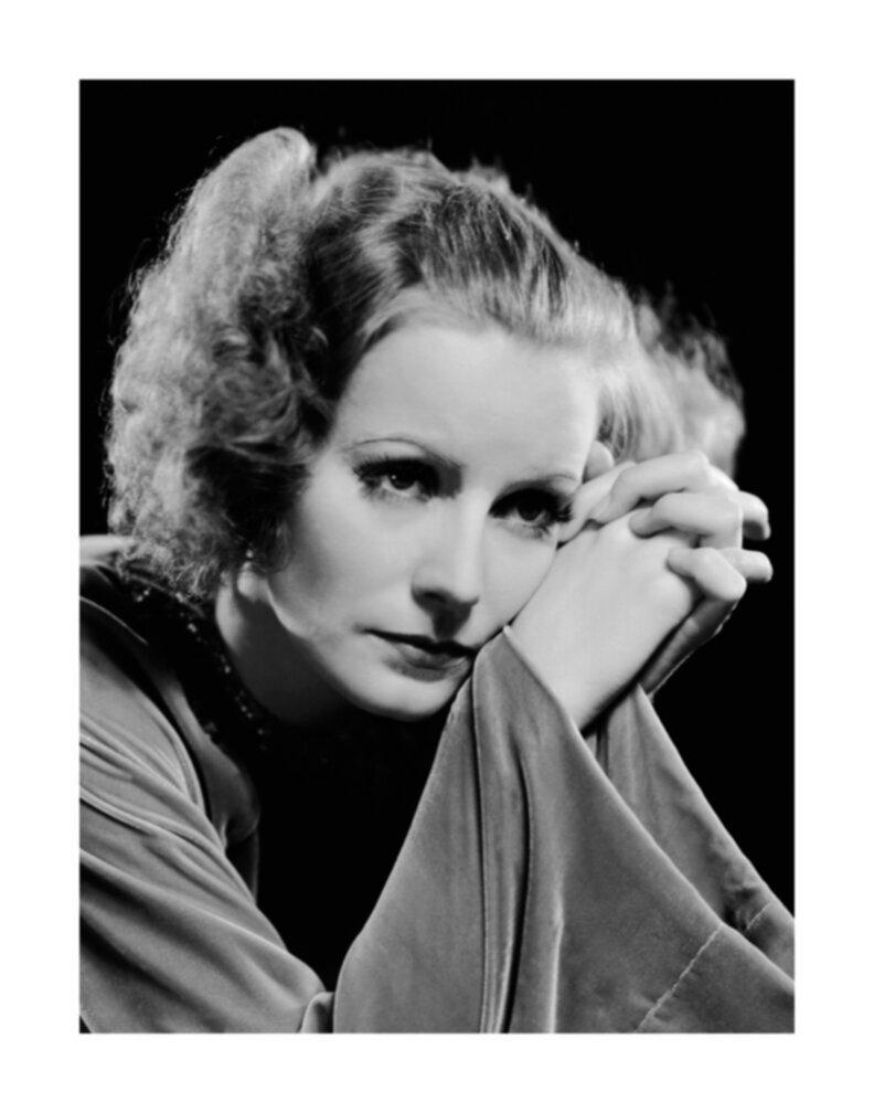 Clarence Sinclair Bull Black and White Photograph – Greta Garbo „Inspiration“