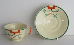 Tasse Cliff et soucoupe Clarice à motif rare en forme d'Athènes, Art Déco vers 1936