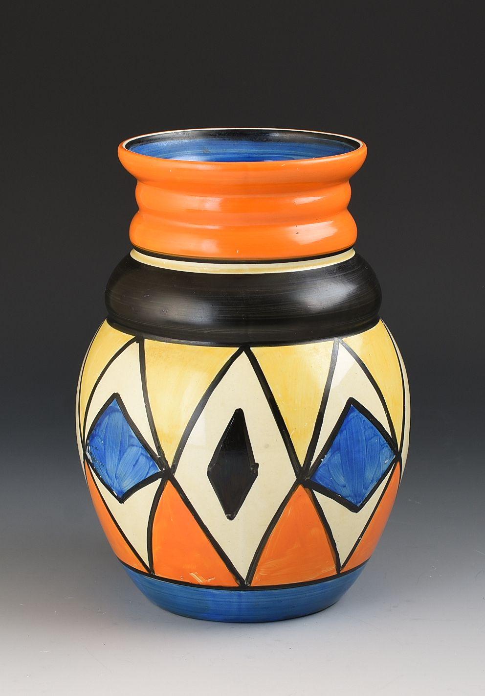 Clarice Cliff HANDgemalte ABSTRACT DOUBLE DIAMONDS 358 SHAPE VASE C.1930 (Britisch) im Angebot