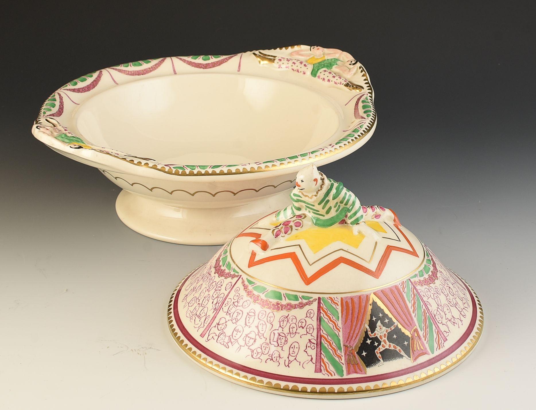 Clarice Cliff LAURA KNIGHT CIRCUS TUREEN C.1933 In Excellent Condition In Stourbridge, West Midlands