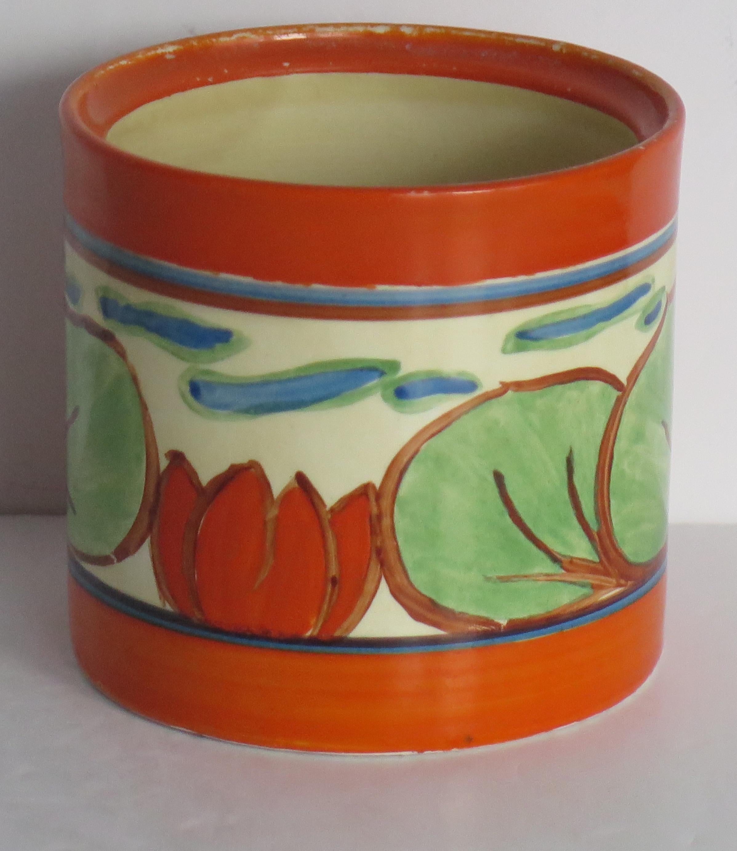Britannique Pot de Cliff Clarice en forme de nénuphar à motif fantastique orange Lily Orange, période Art Déco vers 1929 en vente