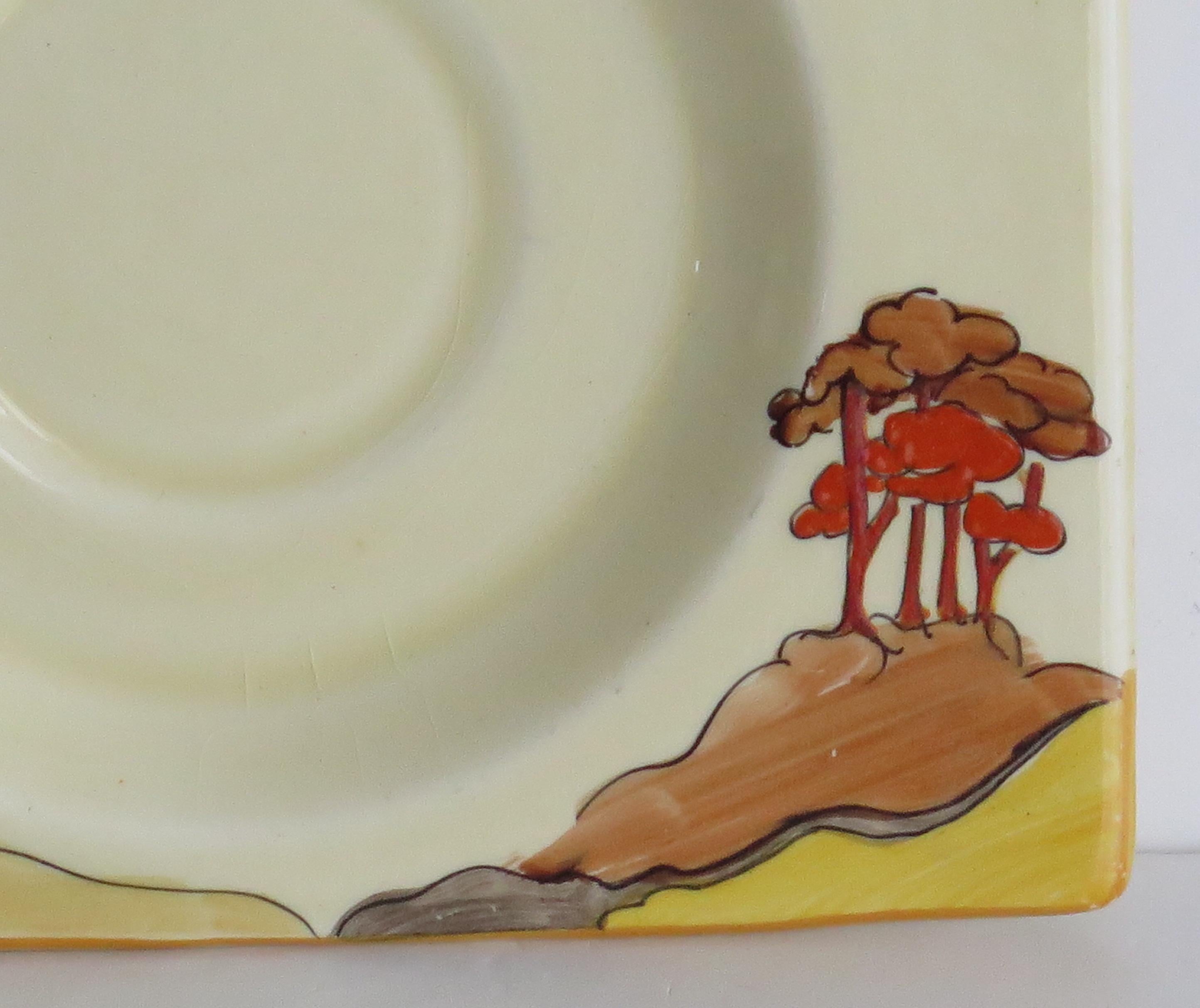 Art déco Saucière Clarice Cliff en forme de fourchette Biarritz à motif de sapins corail, vers 1935 en vente