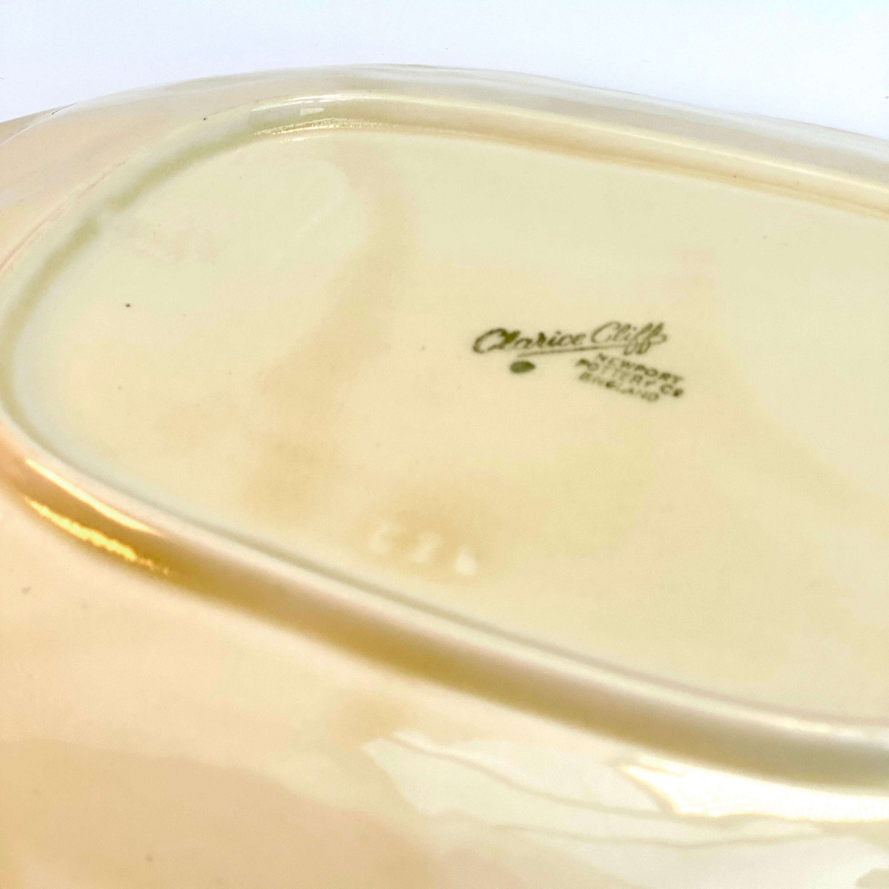 Milieu du XXe siècle Plat et assiette en porcelaine Clarice Cliff Water Lily de Newport Pottery  en vente