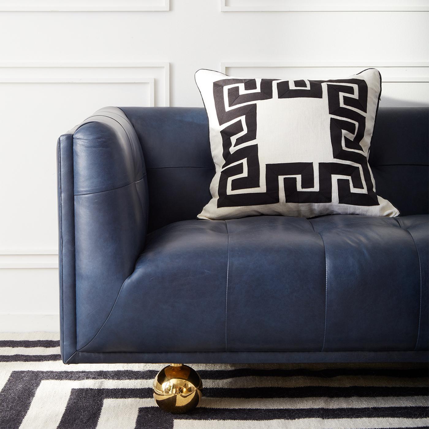 Modernes Chesterfield-Sofa aus marineblauem Leder von Claridge (21. Jahrhundert und zeitgenössisch) im Angebot