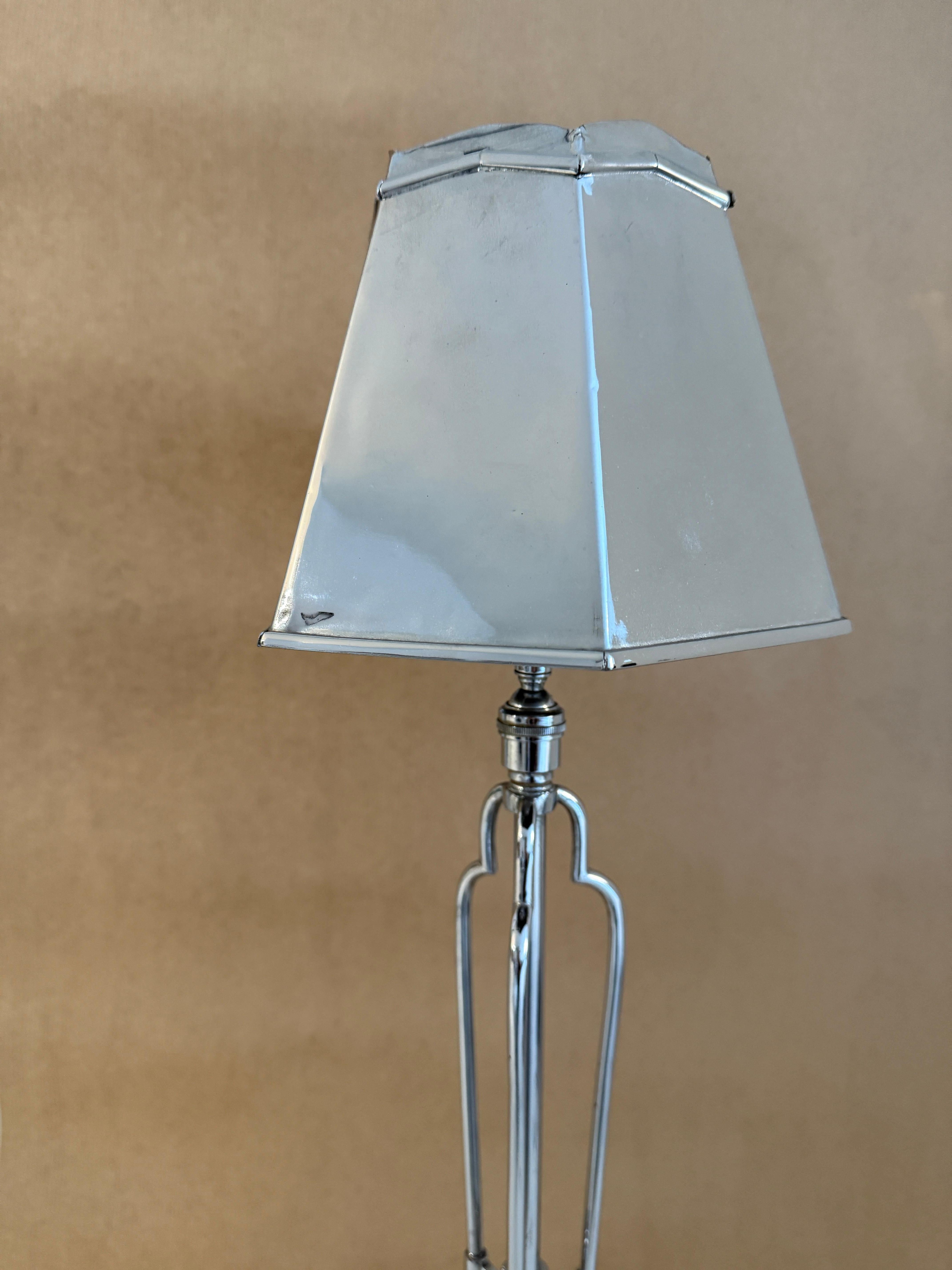 Provenance Claridge Hotel London   A 1932 Elsie Roberts & Oswald Milne desk lamp For Sale 3