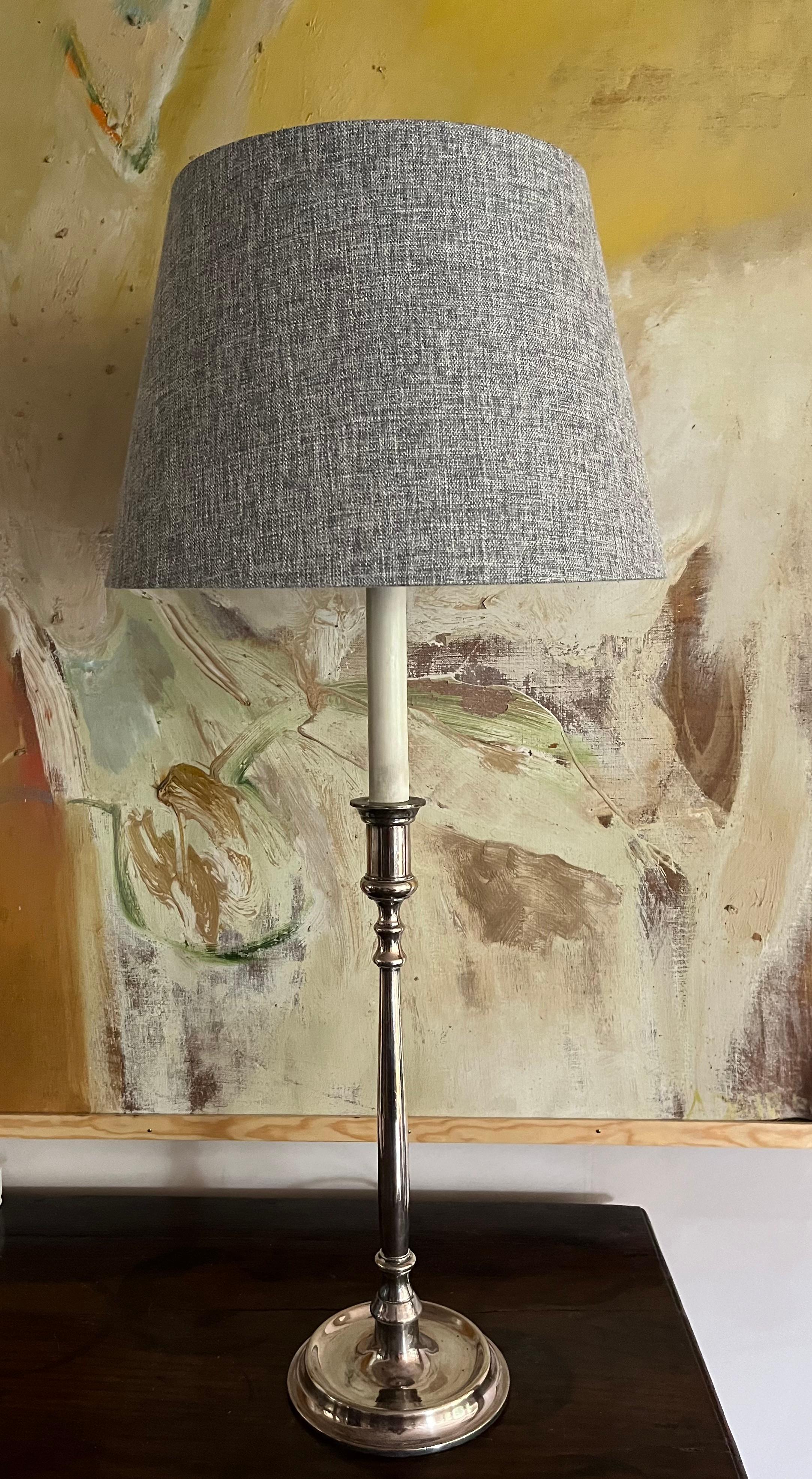 British Claridges Hôtel silverplate lamp For Sale