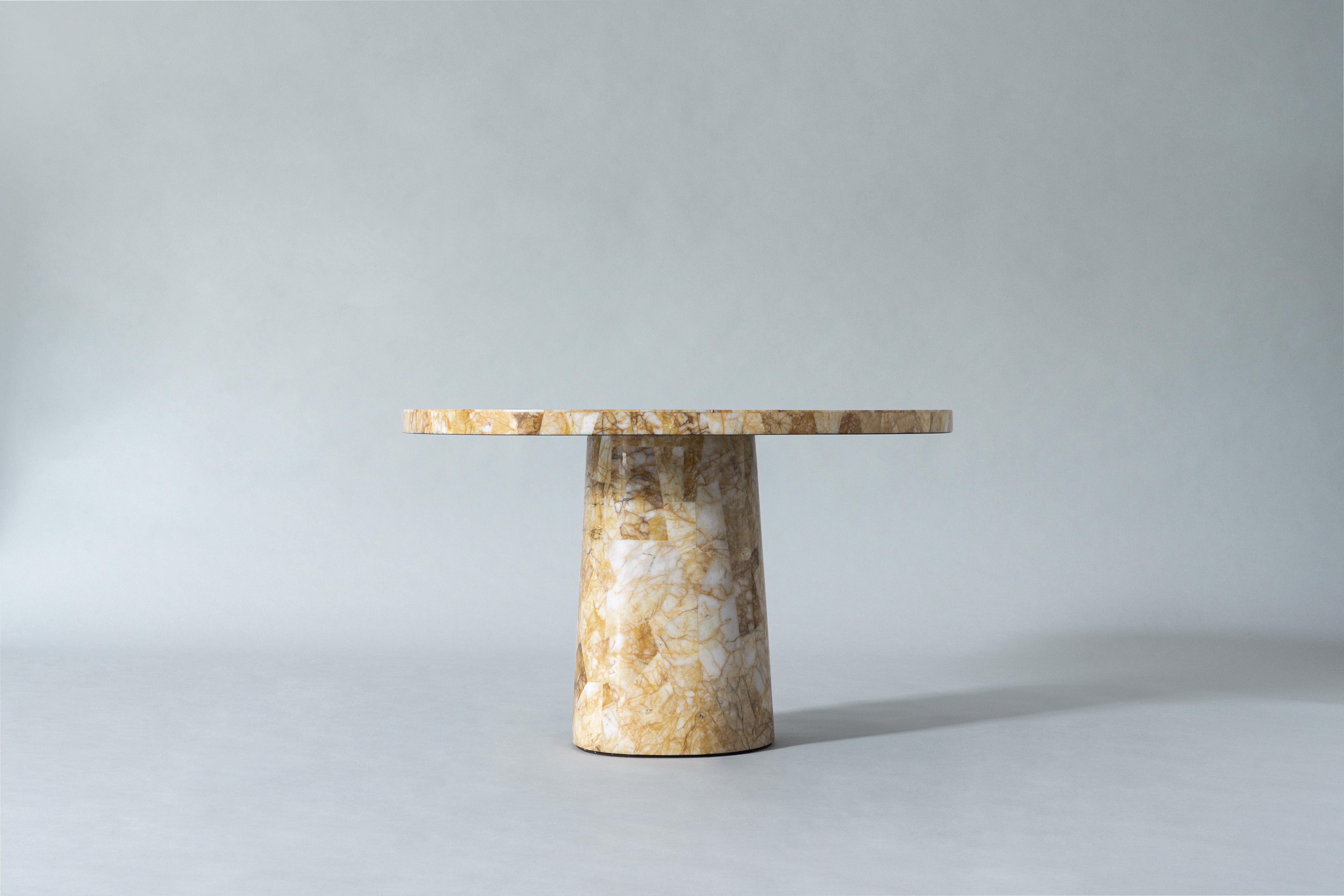 Marqueterie Table d'appoint Clarion par DeMuro Das dans la photo en jaspe en vente