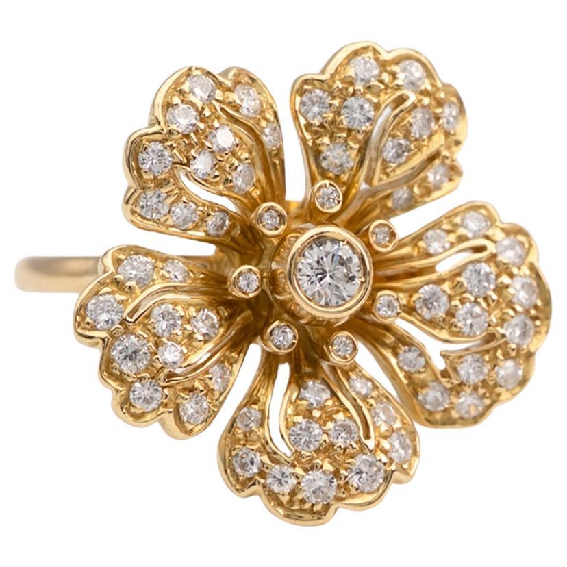 Claris.A Bague fleur en or jaune 18 carats et diamants en vente