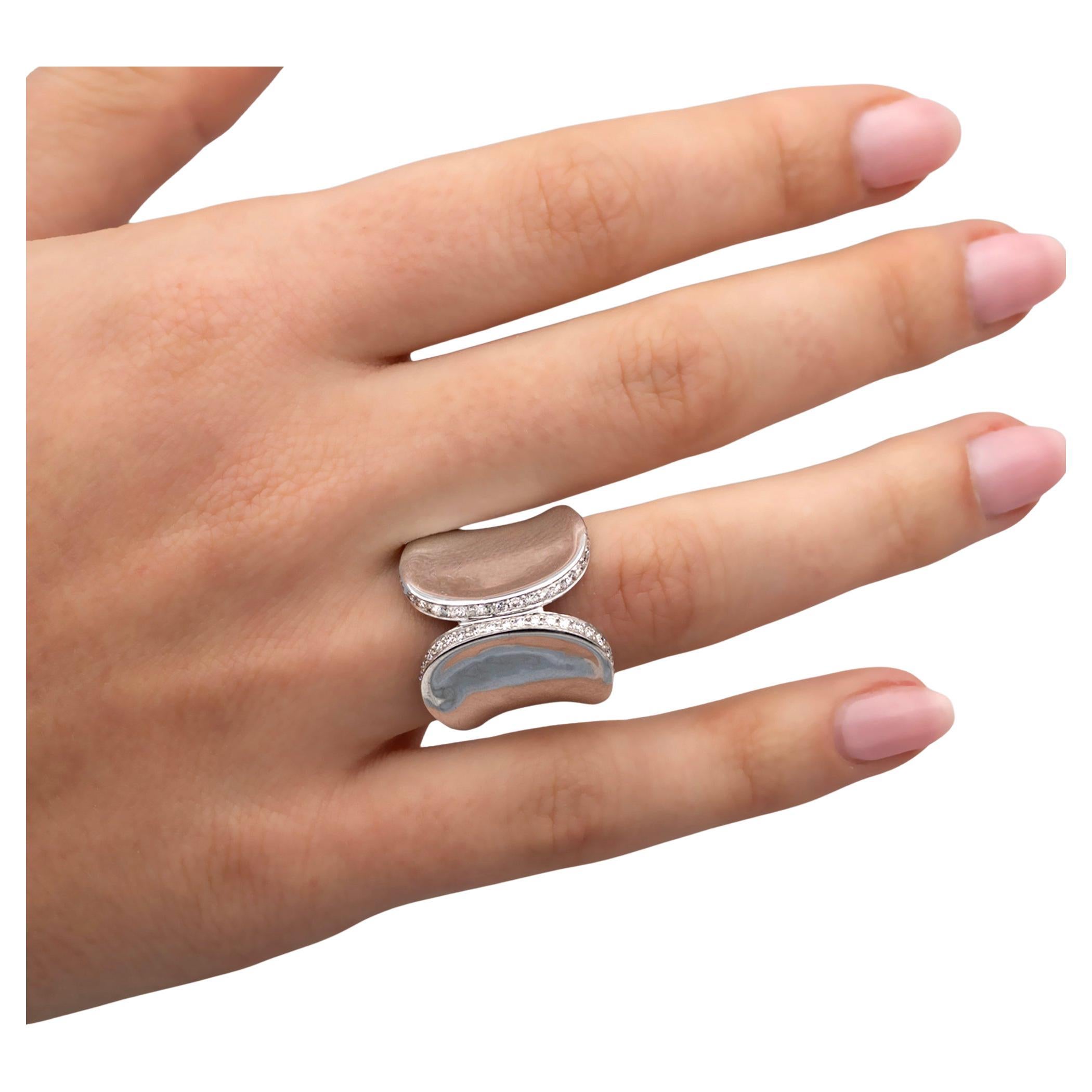 Claris.A Bague en or blanc 18 carats et diamants en vente