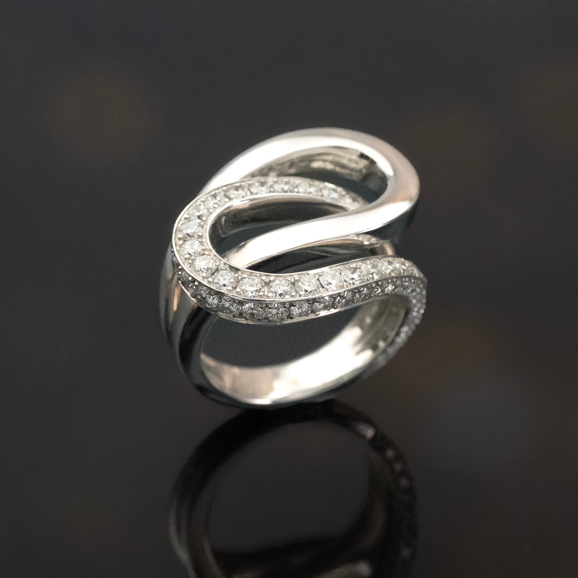 Claris.A 18K Weißgold Diamant Ring mit verflochtenen Schleifen (Zeitgenössisch) im Angebot